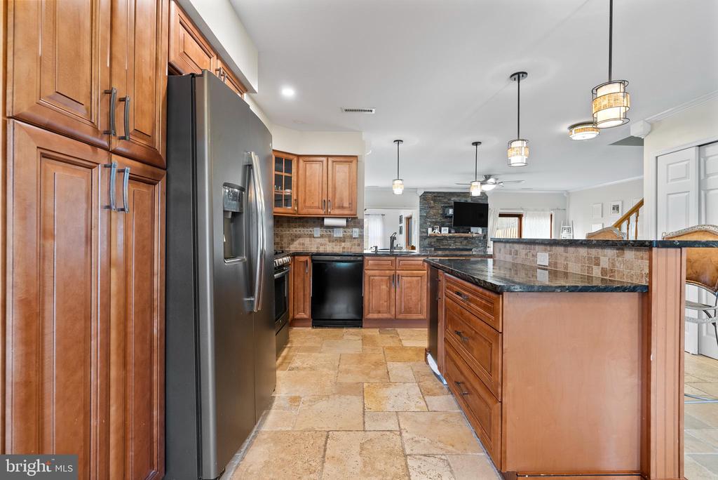 34 E Oleander Dr