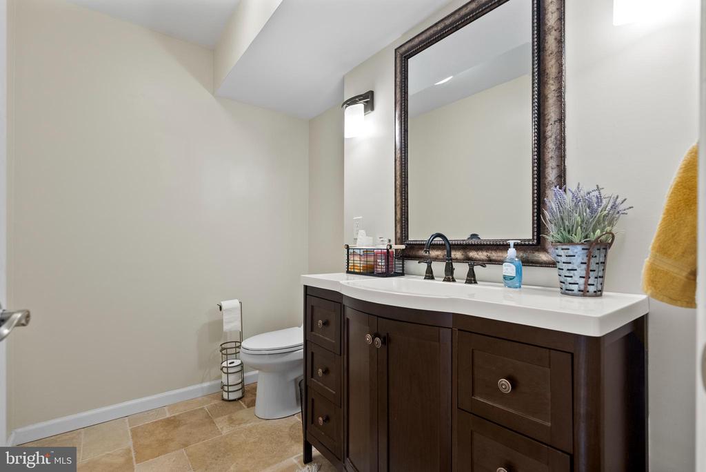 34 E Oleander Dr