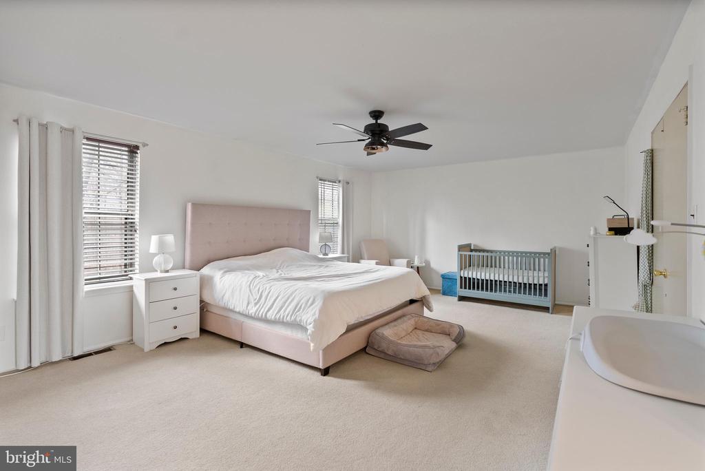 34 E Oleander Dr