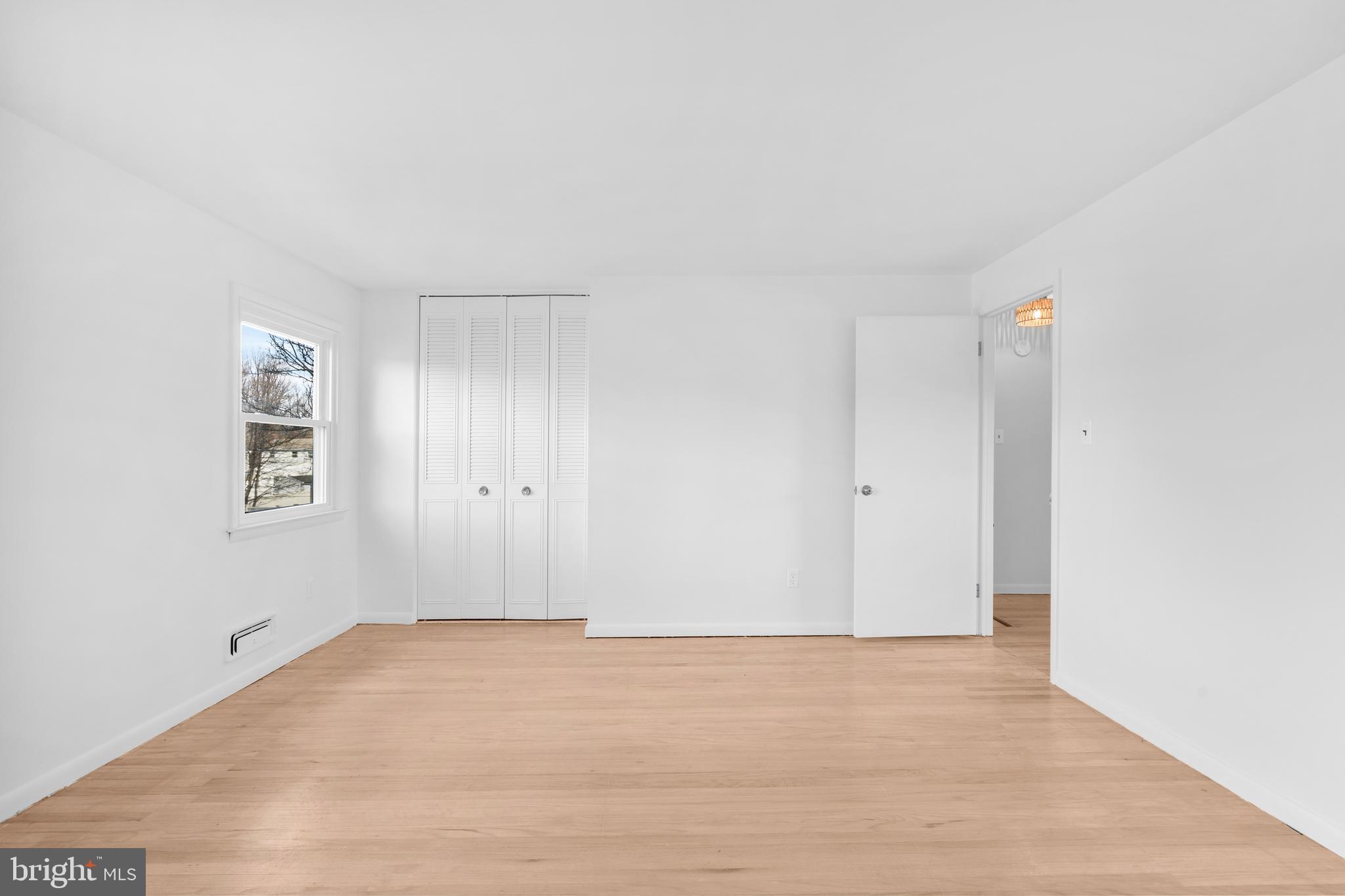 6 YORKTOWN COURT
