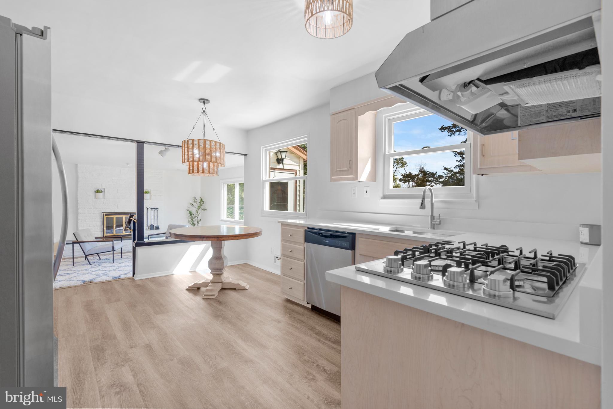 6 YORKTOWN COURT