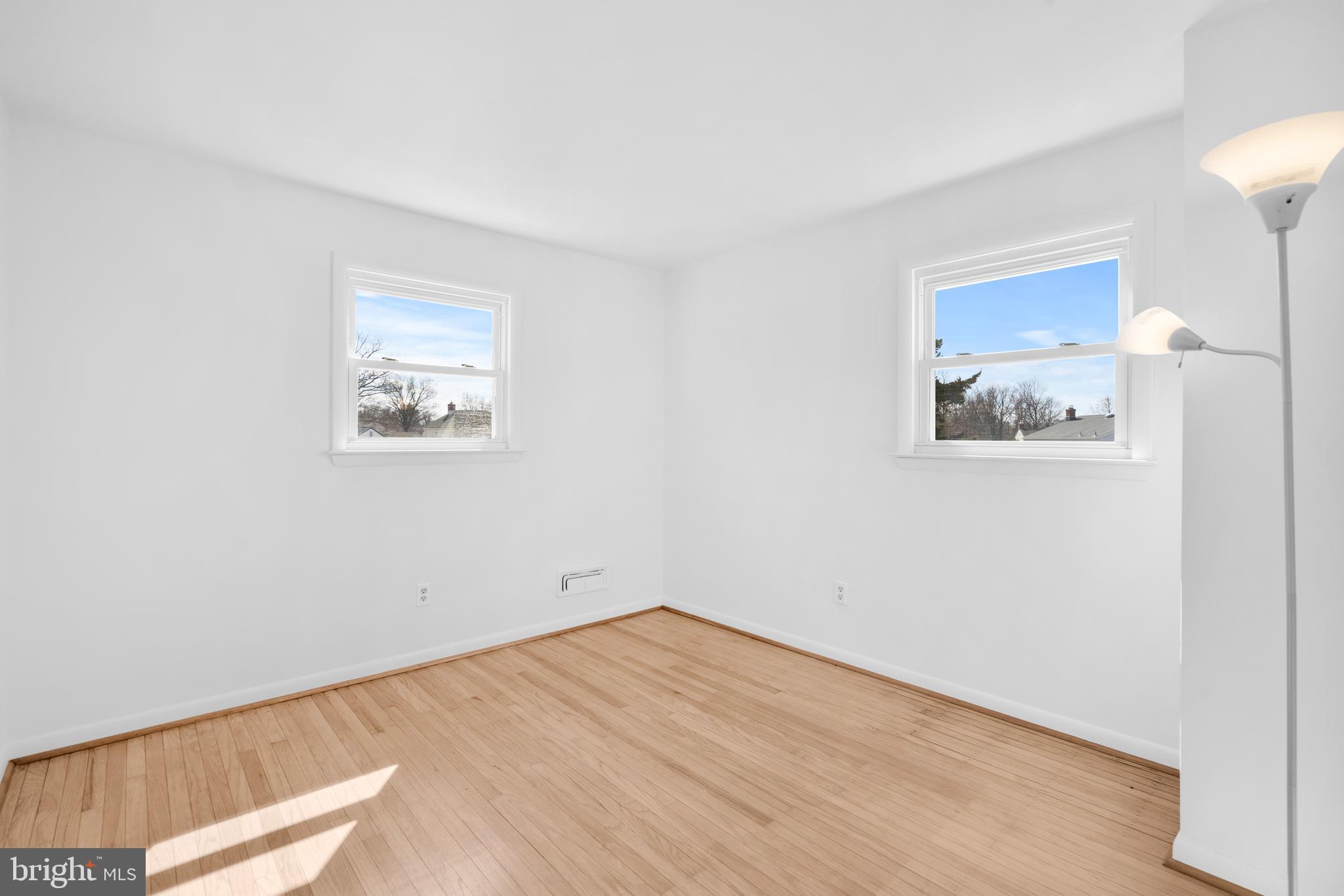 6 YORKTOWN COURT
