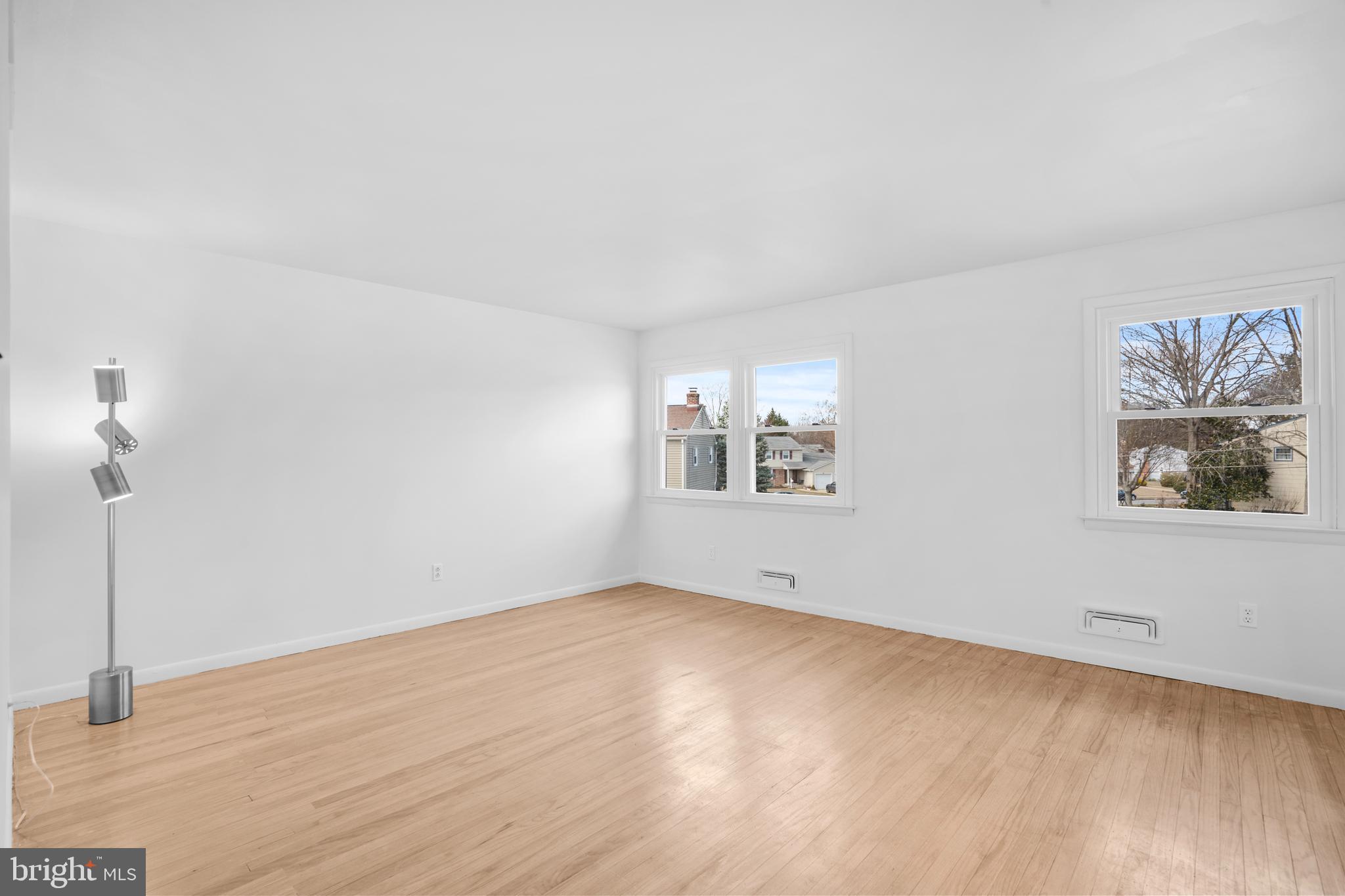 6 YORKTOWN COURT