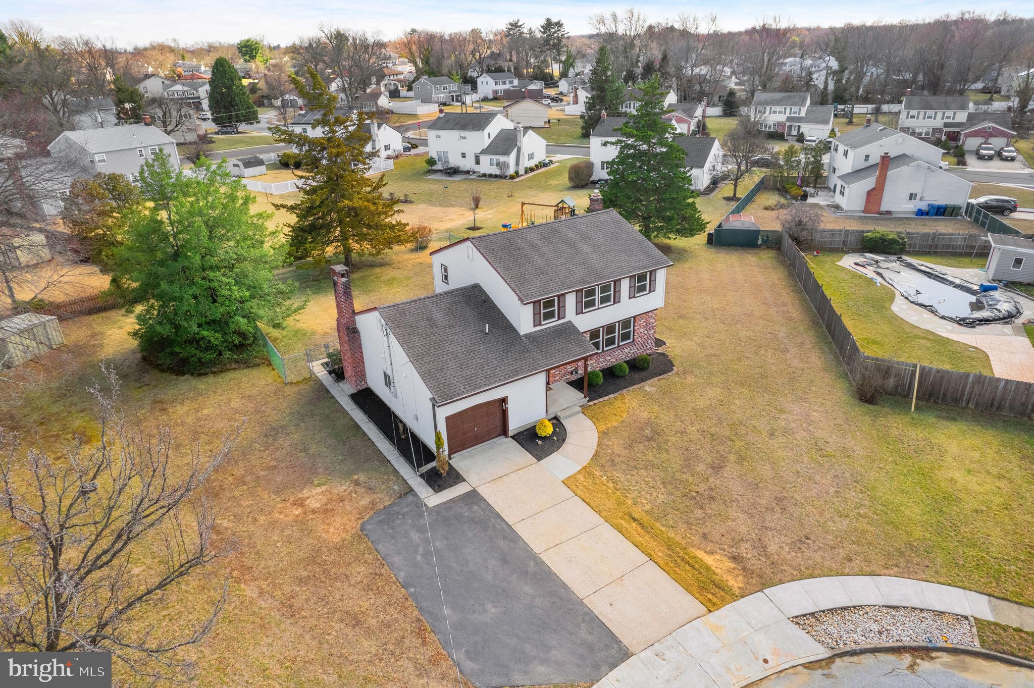 6 YORKTOWN COURT