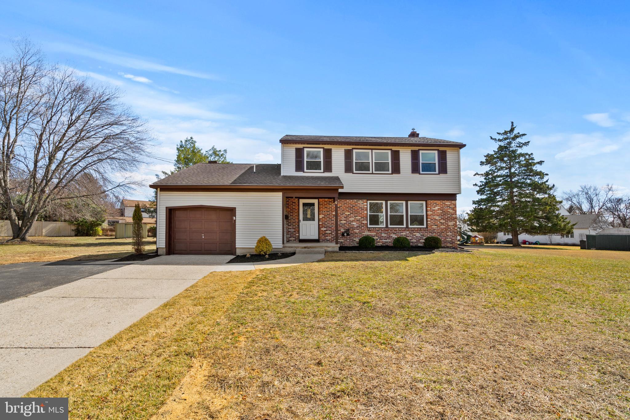 6 YORKTOWN COURT