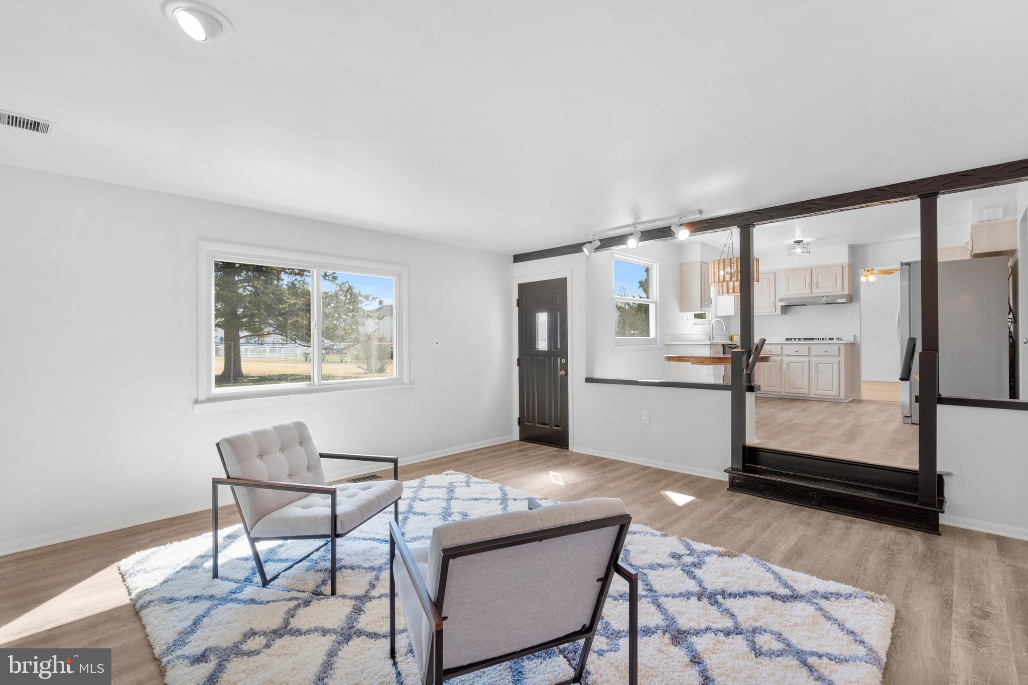 6 YORKTOWN COURT