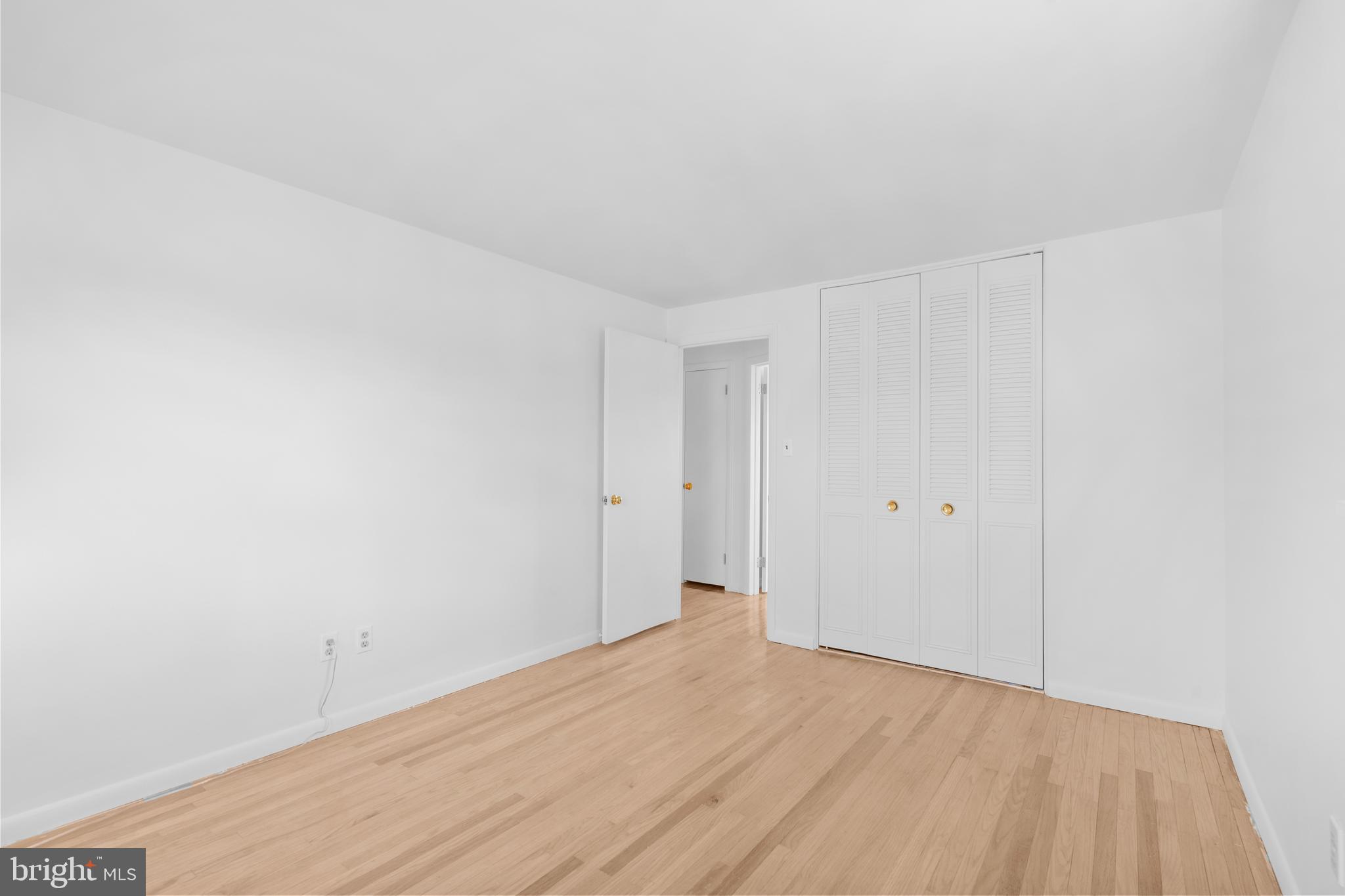 6 YORKTOWN COURT