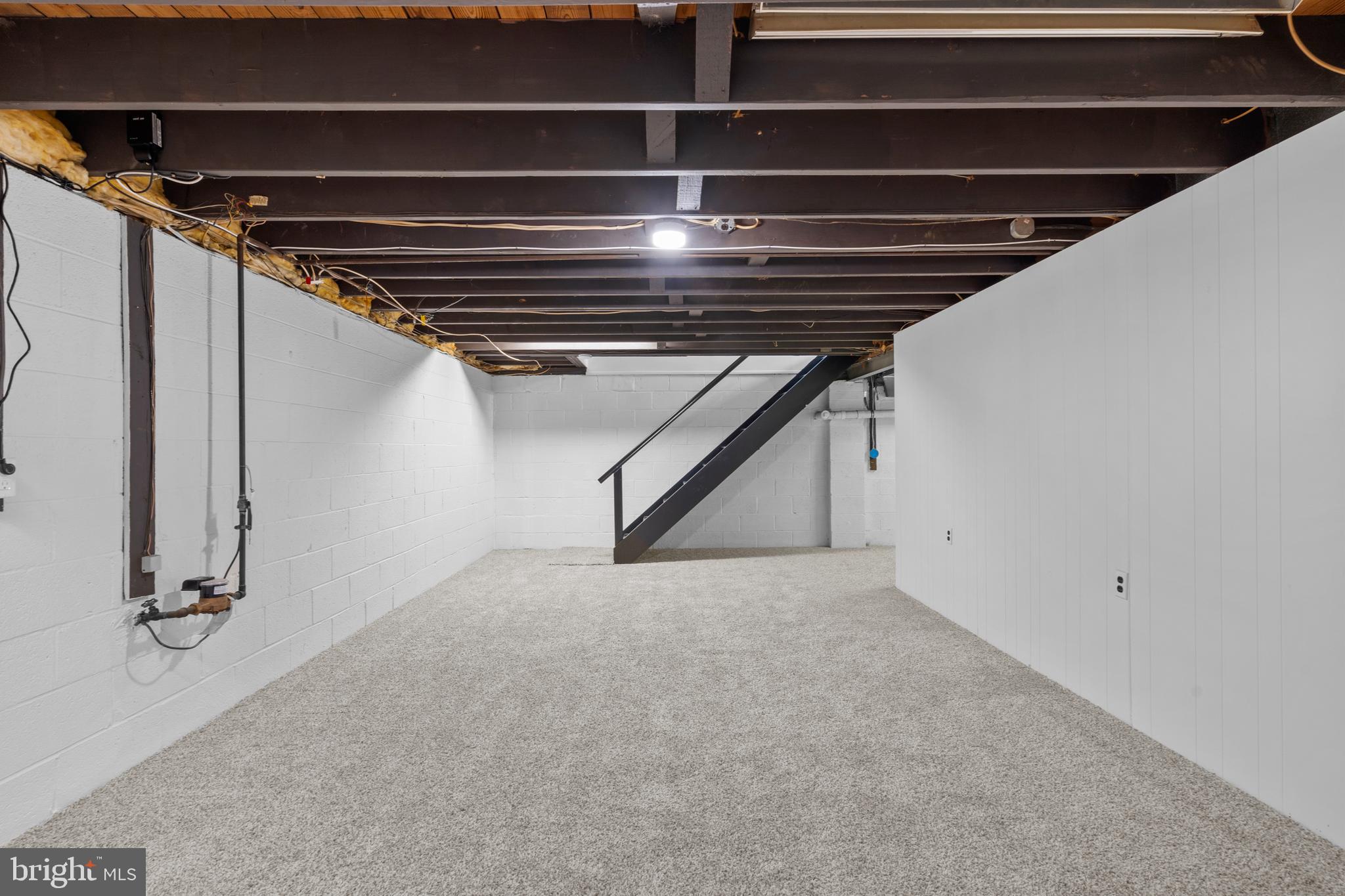 6 YORKTOWN COURT