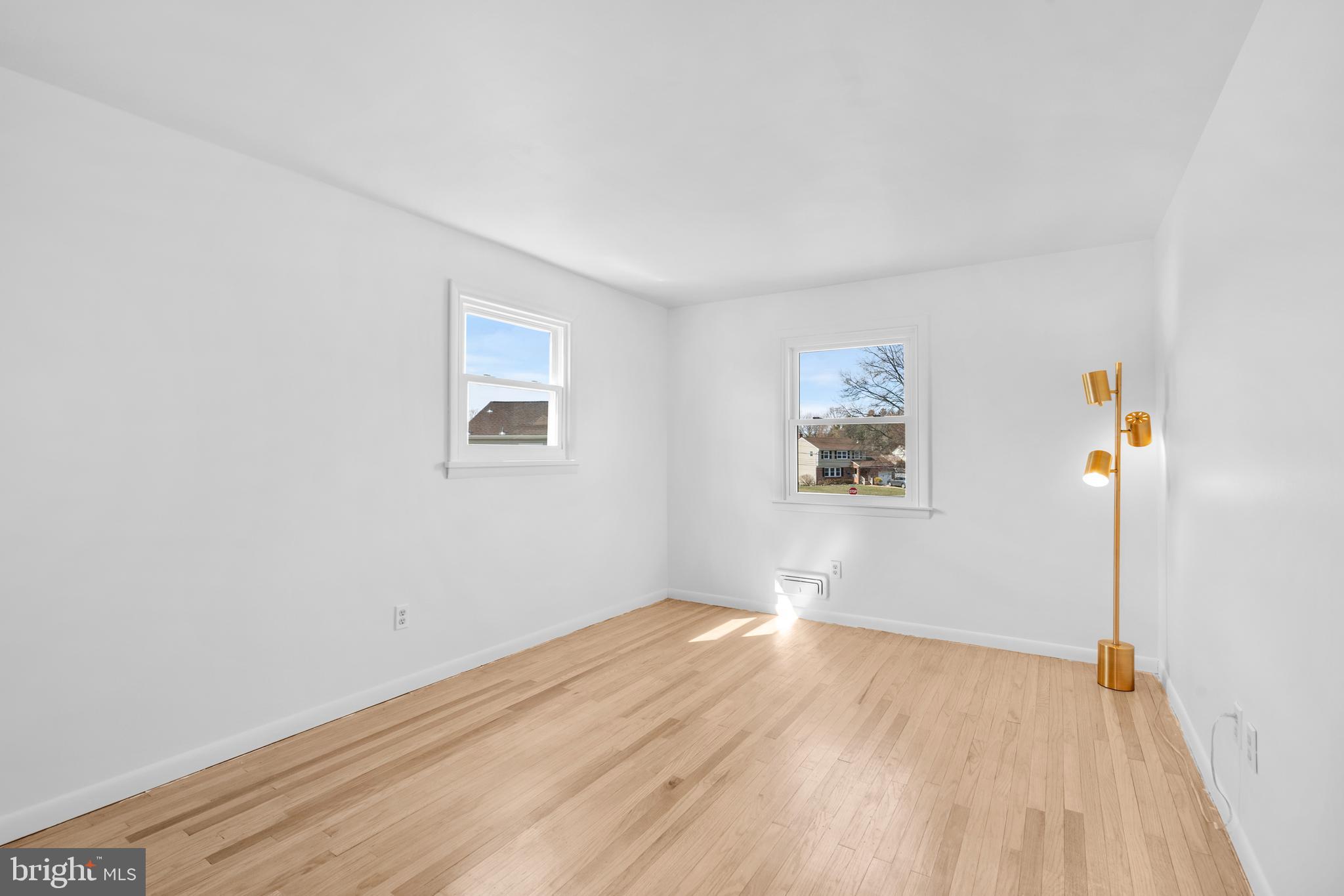 6 YORKTOWN COURT