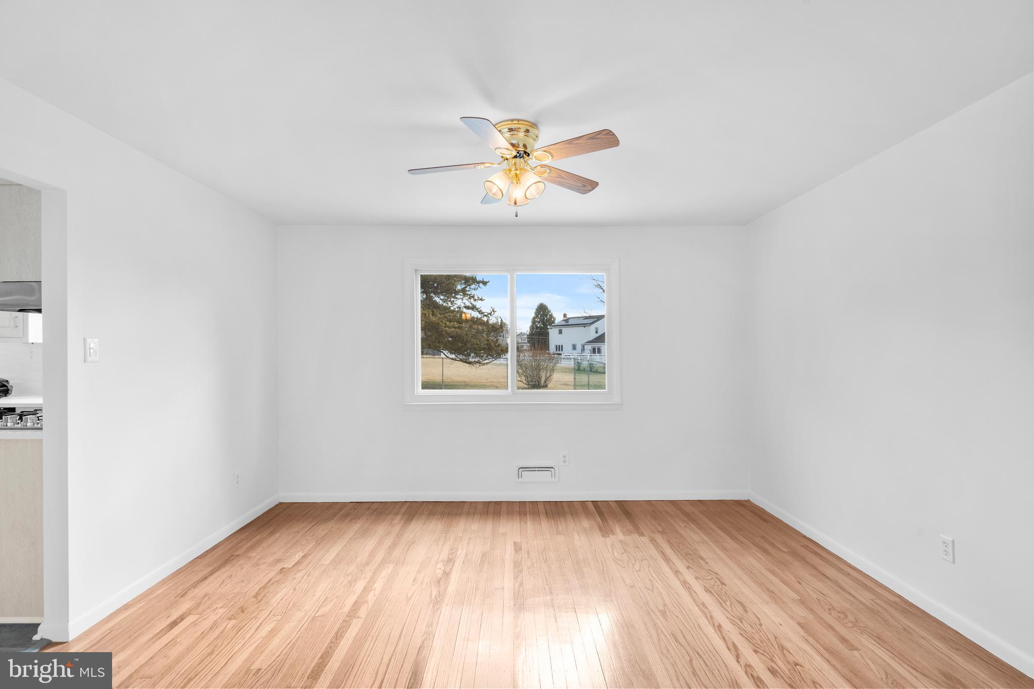 6 YORKTOWN COURT