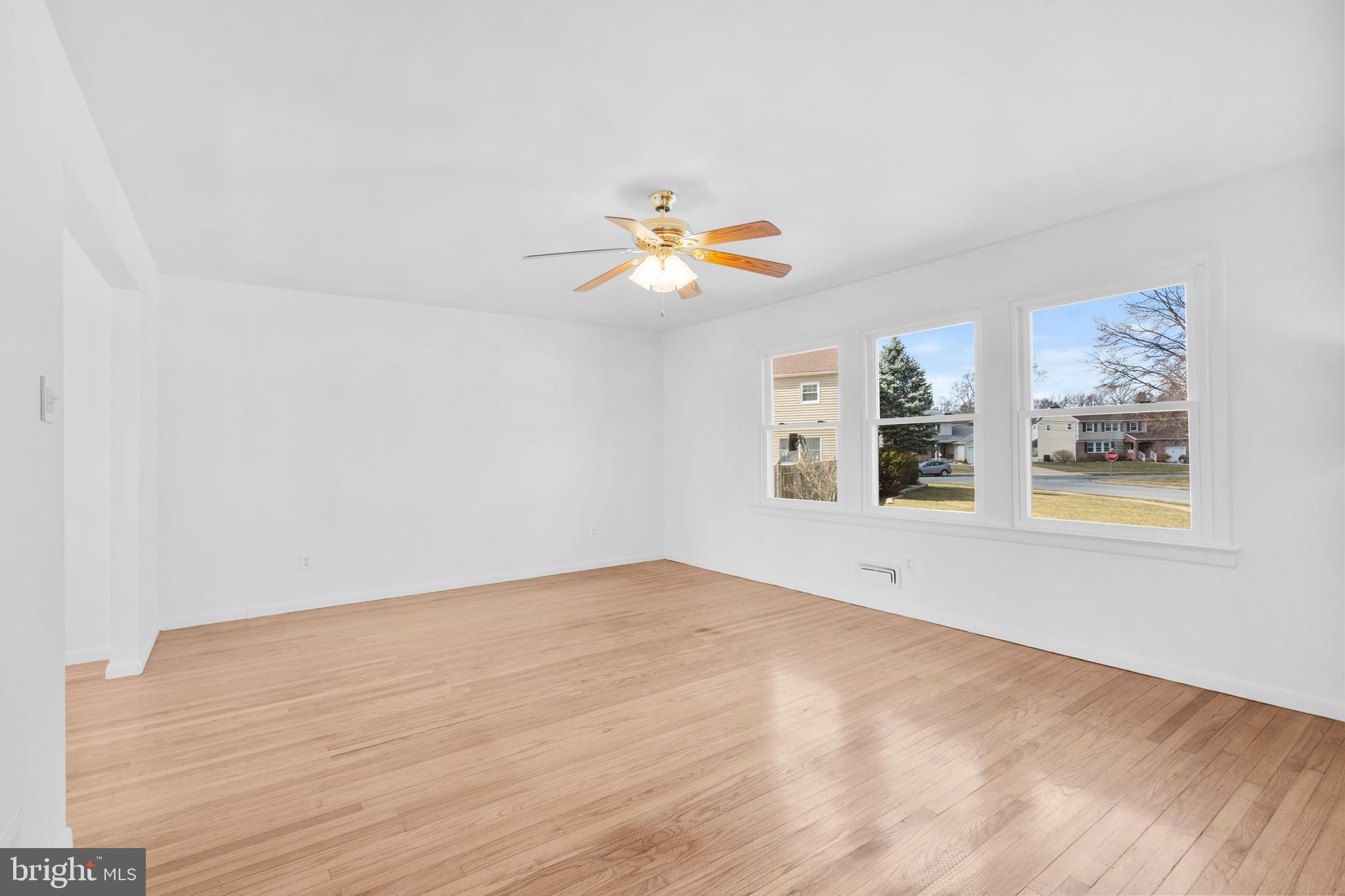 6 YORKTOWN COURT