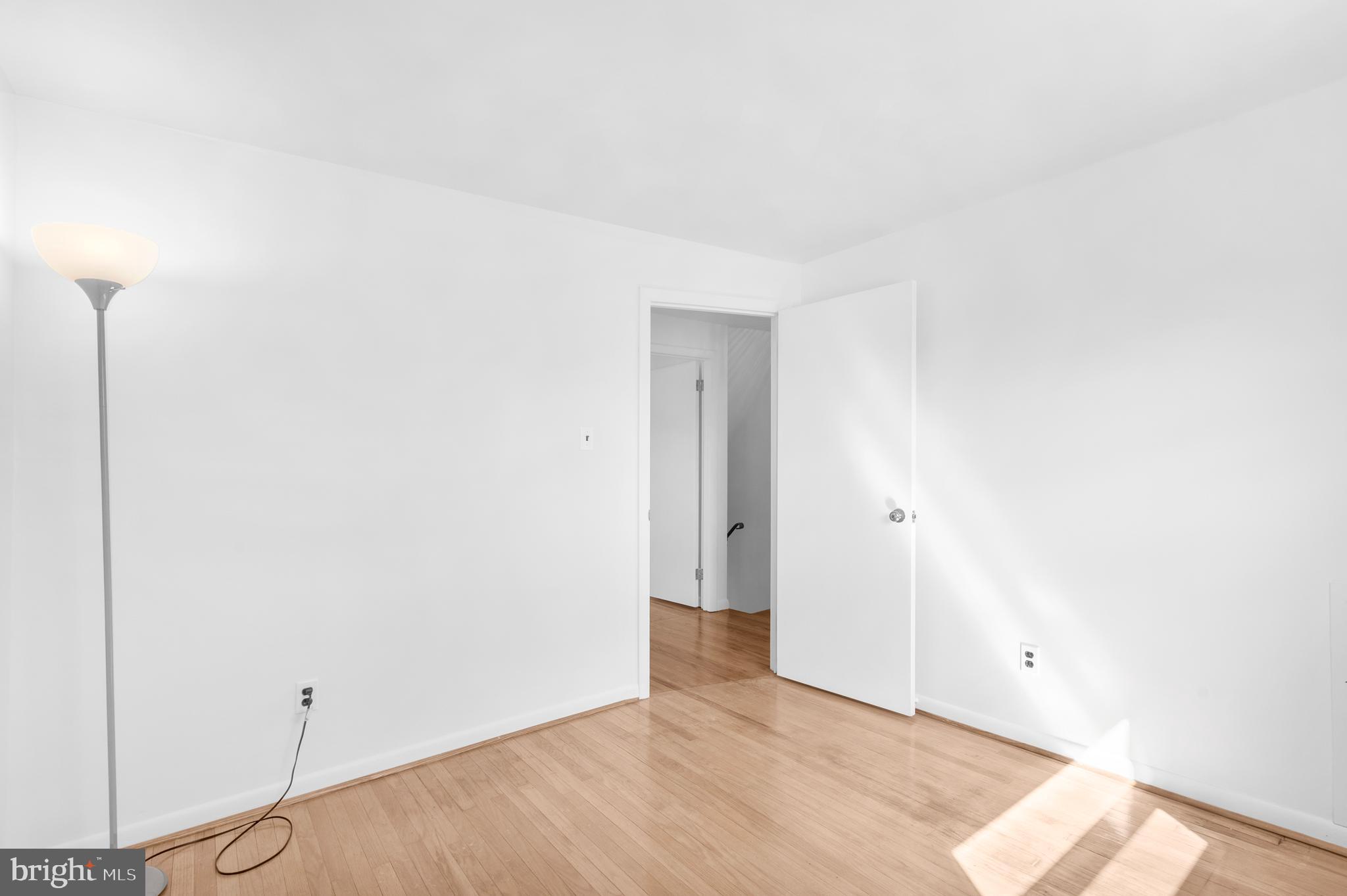 6 YORKTOWN COURT