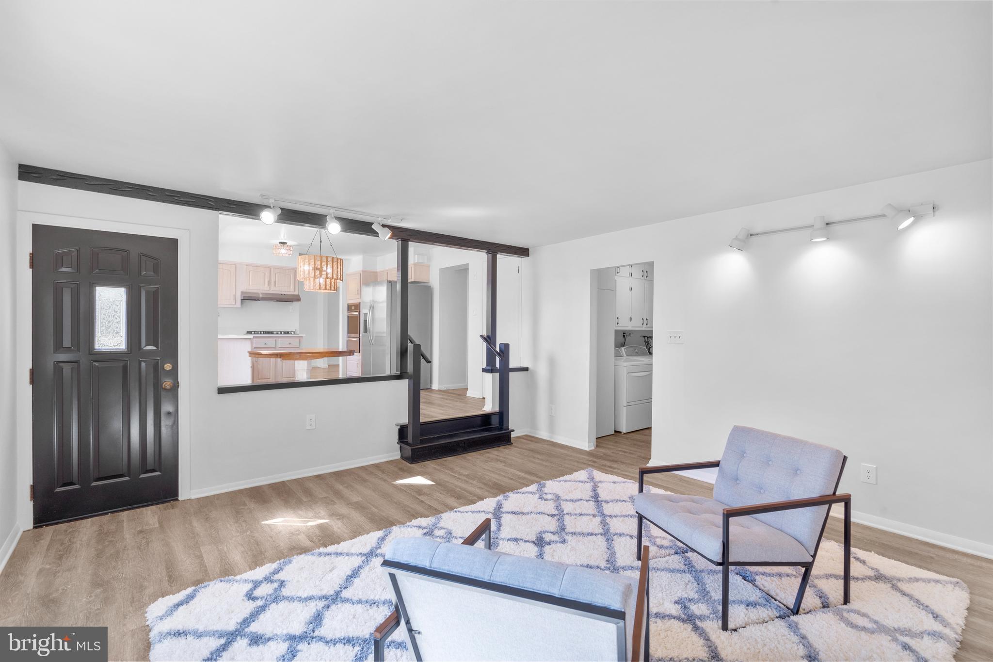 6 YORKTOWN COURT