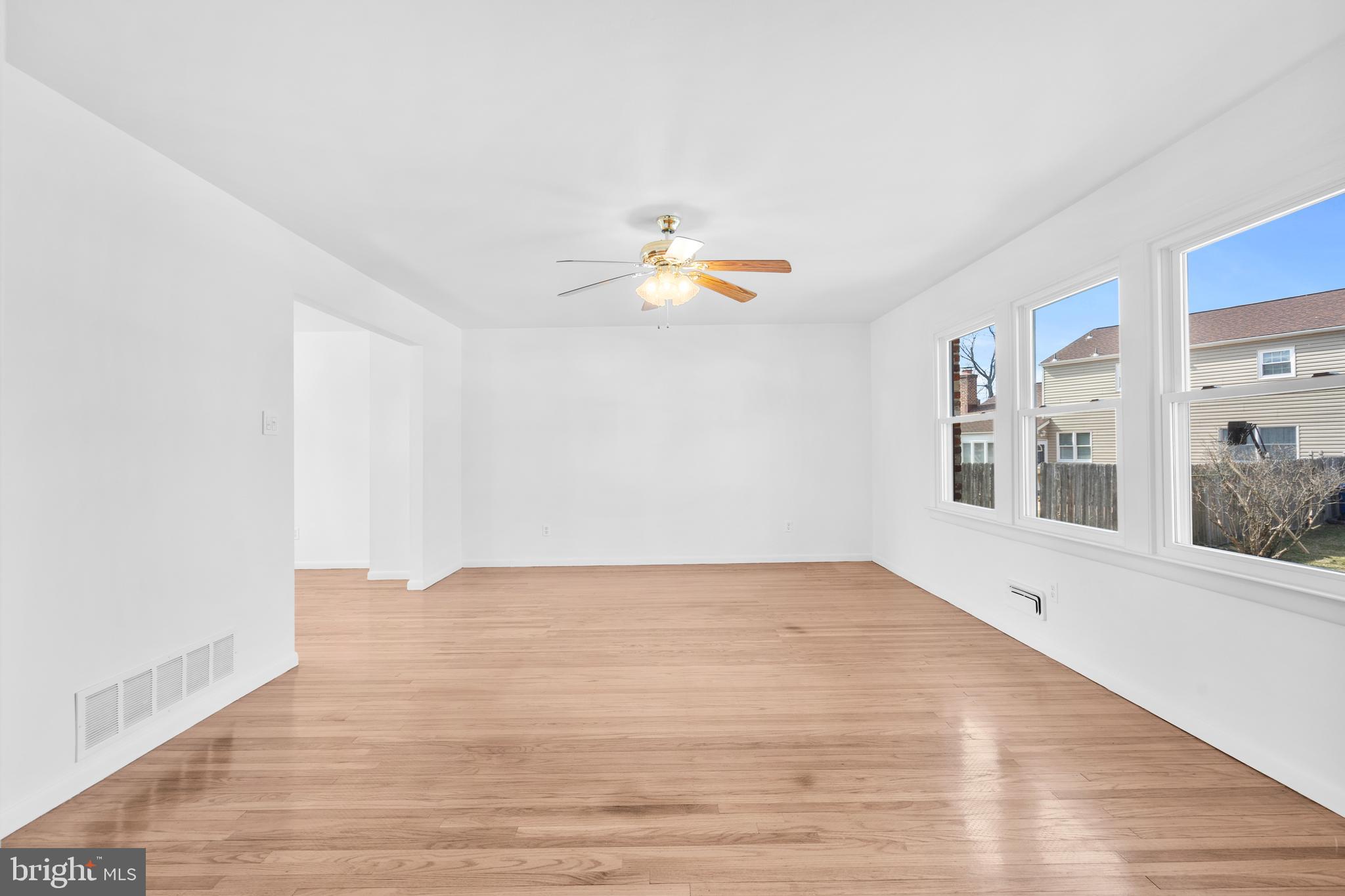 6 YORKTOWN COURT