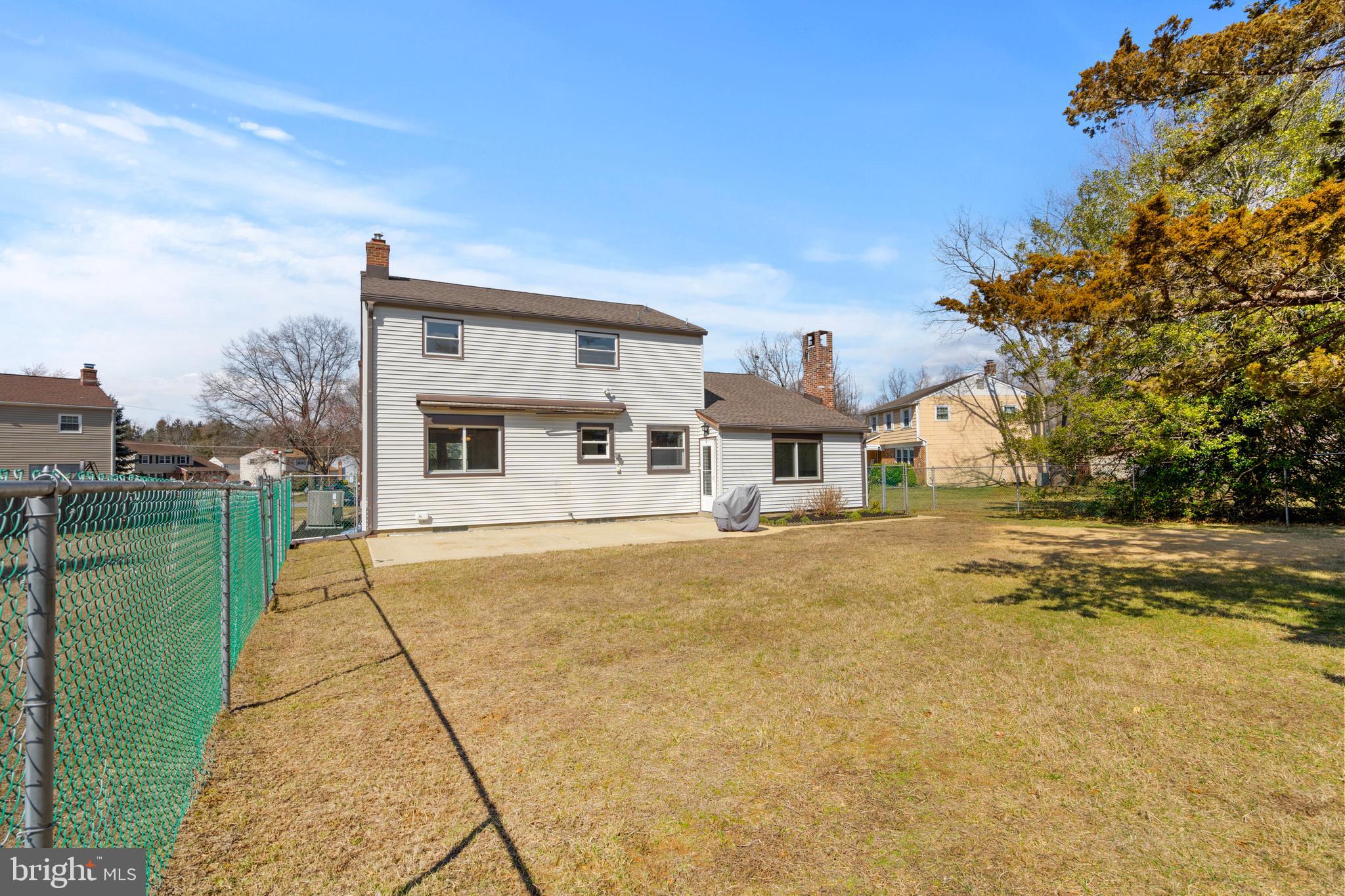 6 YORKTOWN COURT