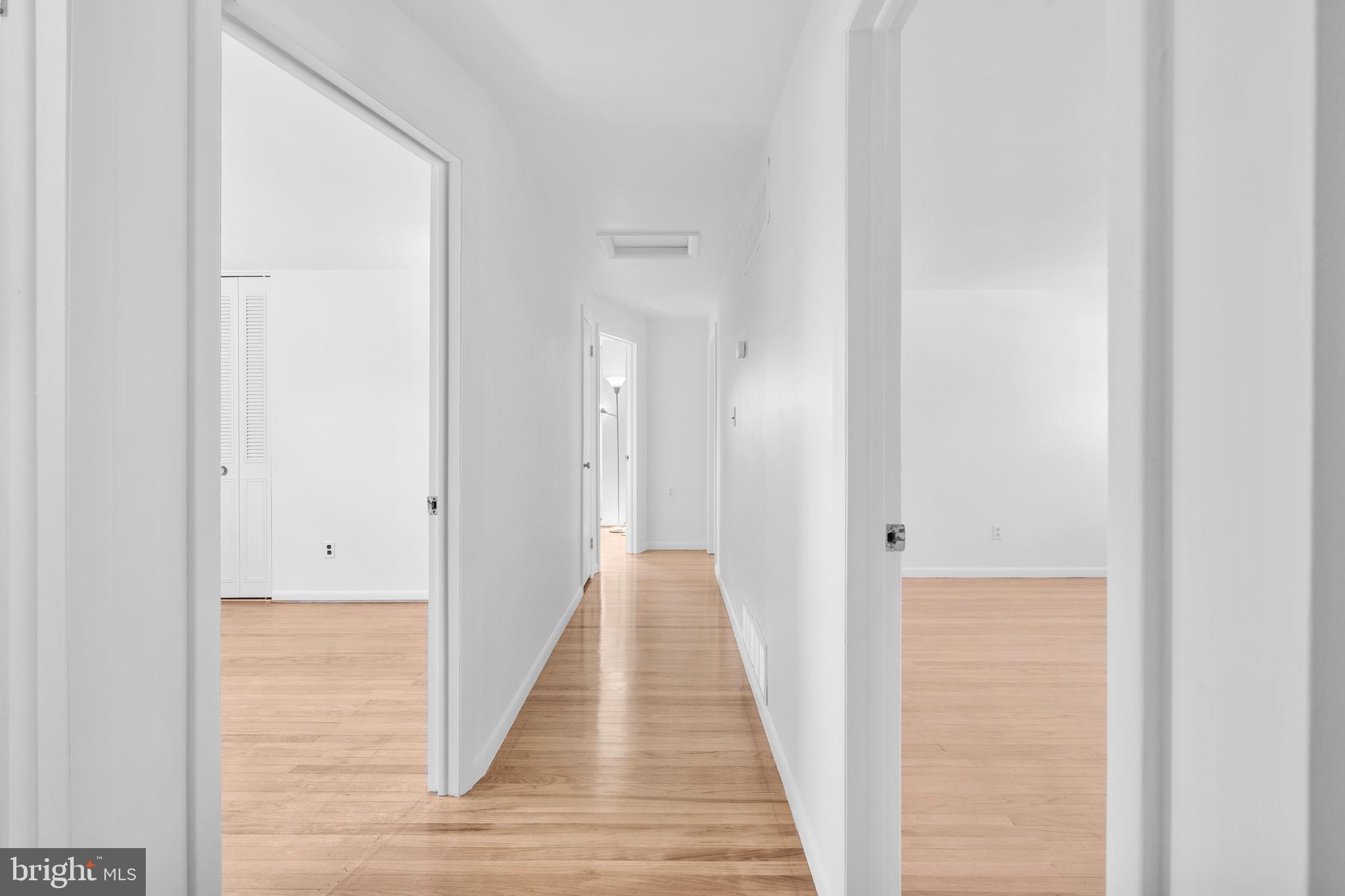 6 YORKTOWN COURT