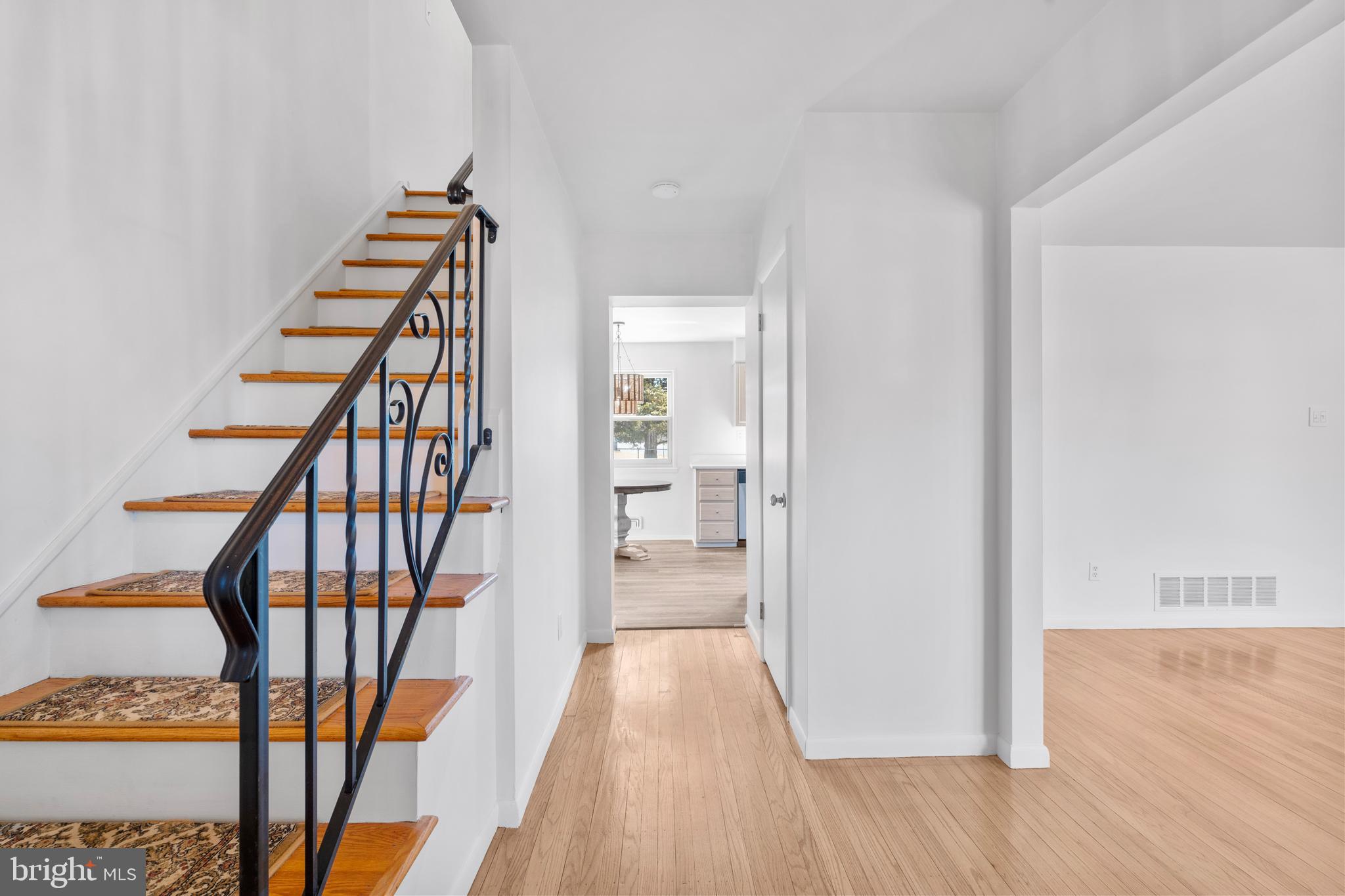 6 YORKTOWN COURT