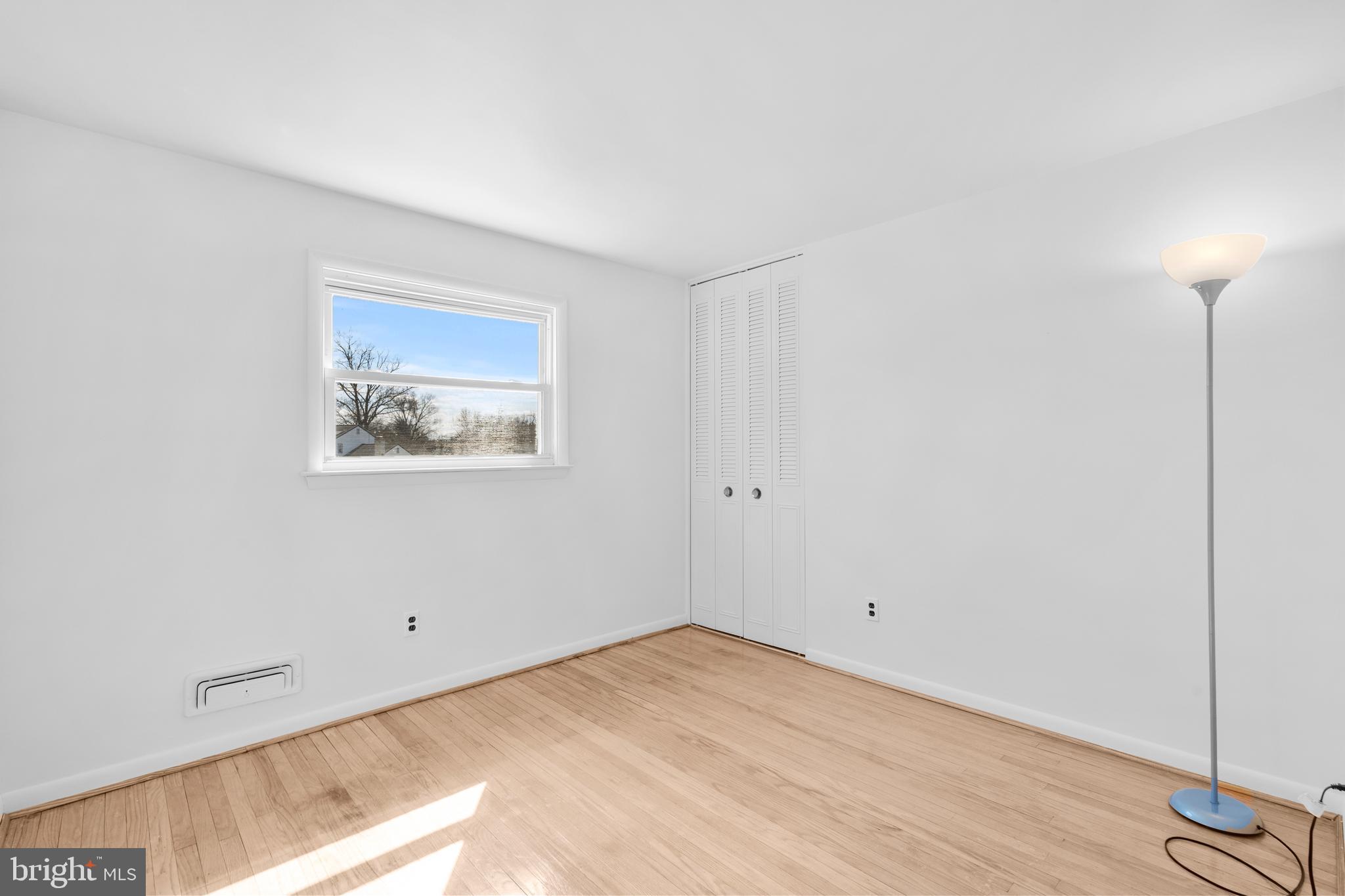 6 YORKTOWN COURT
