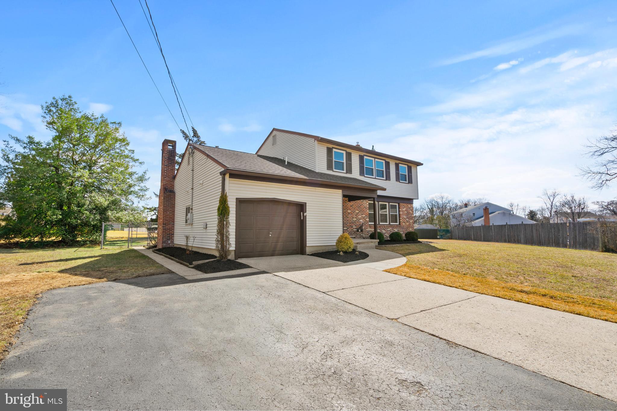 6 YORKTOWN COURT