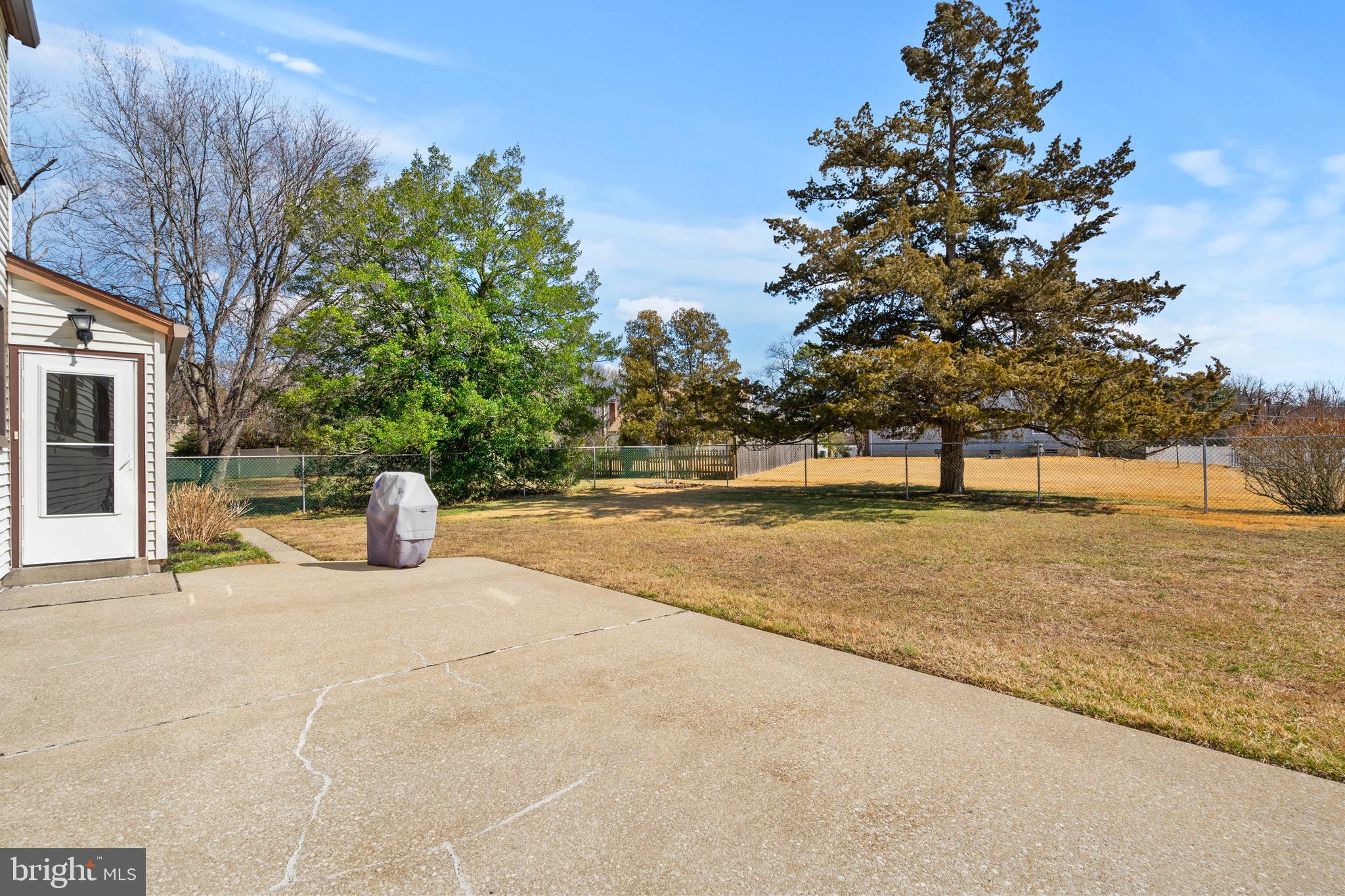 6 YORKTOWN COURT