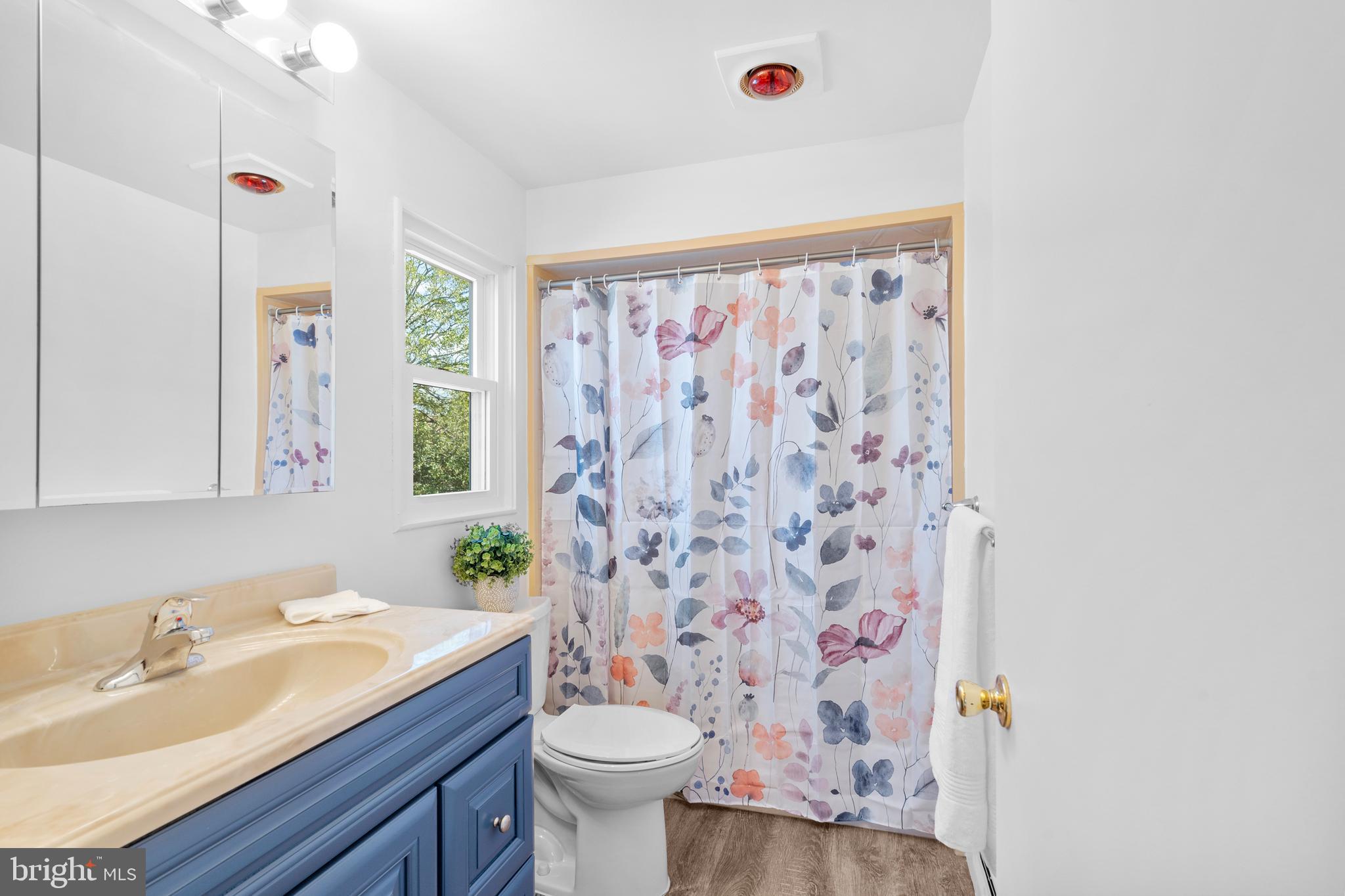 6 YORKTOWN COURT