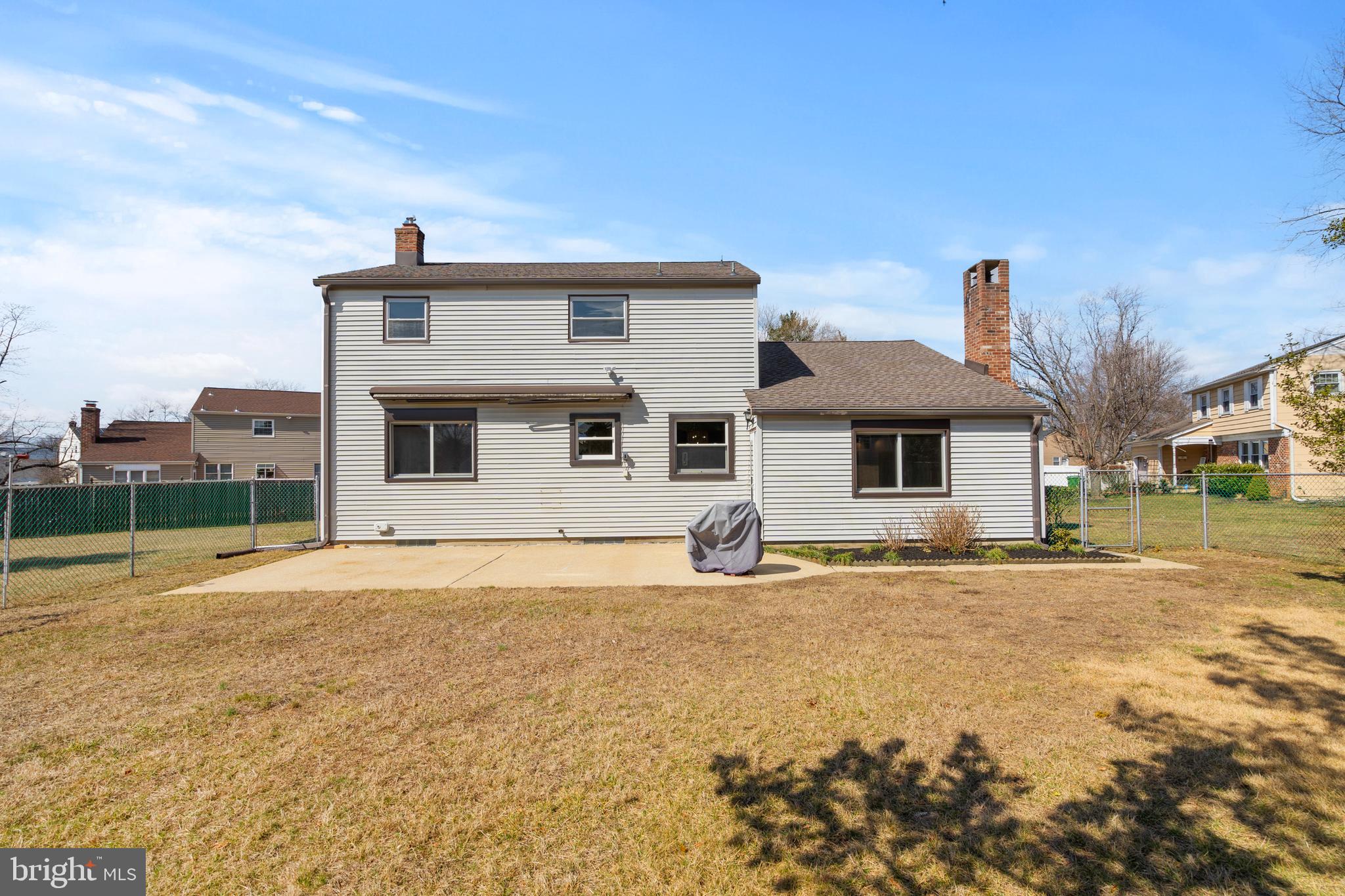6 YORKTOWN COURT