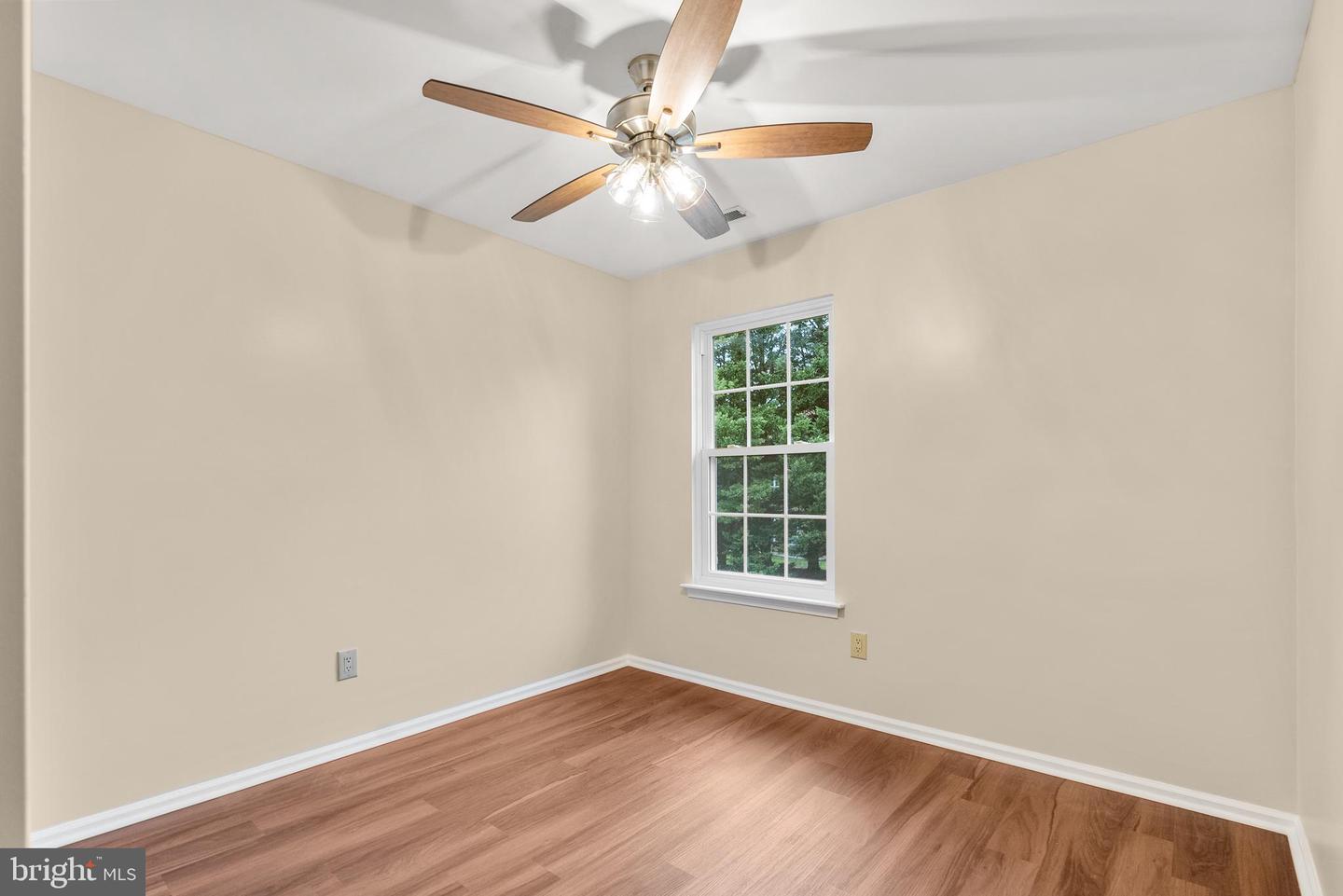 1558-B Thornwood Dr