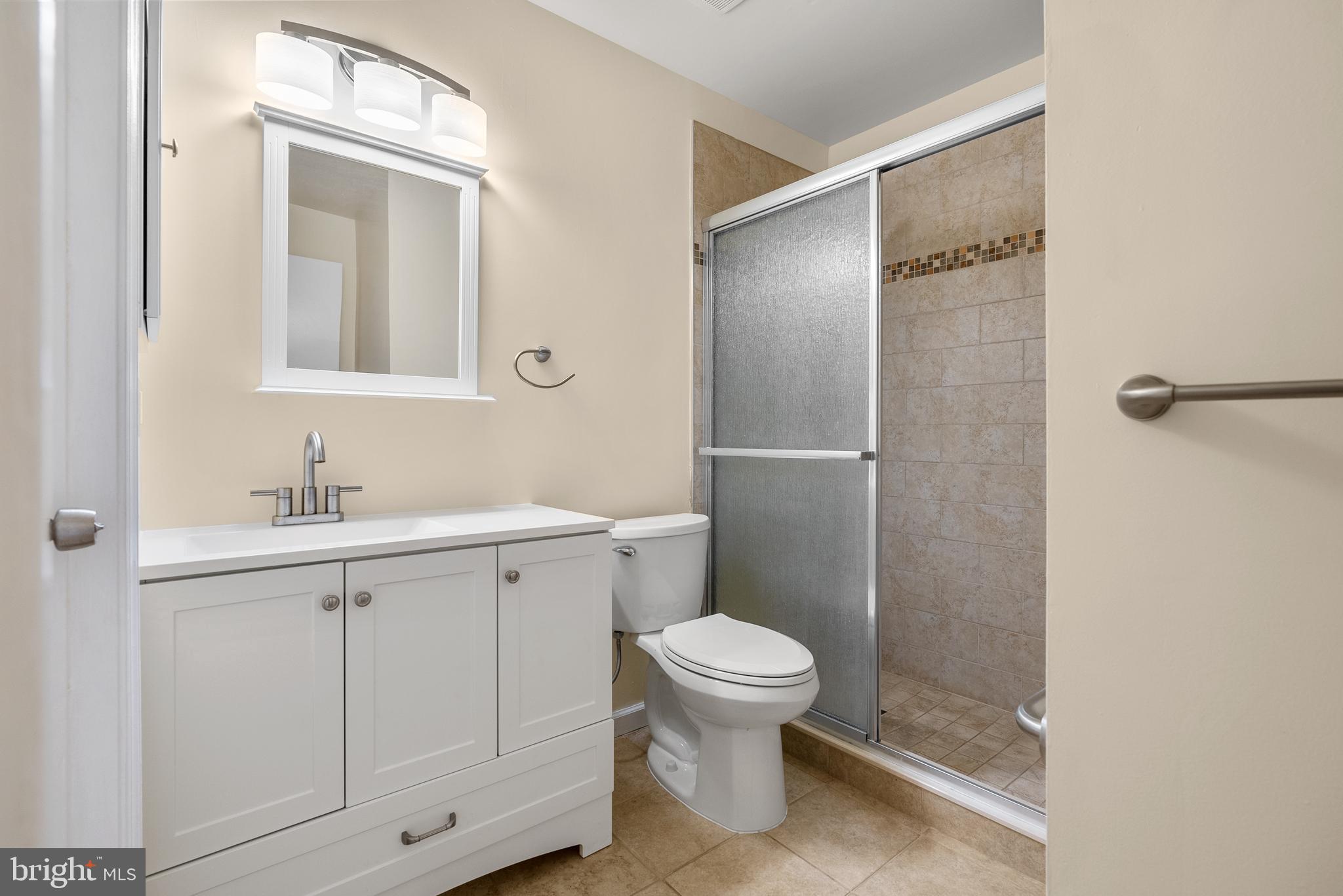 1558-B Thornwood Dr