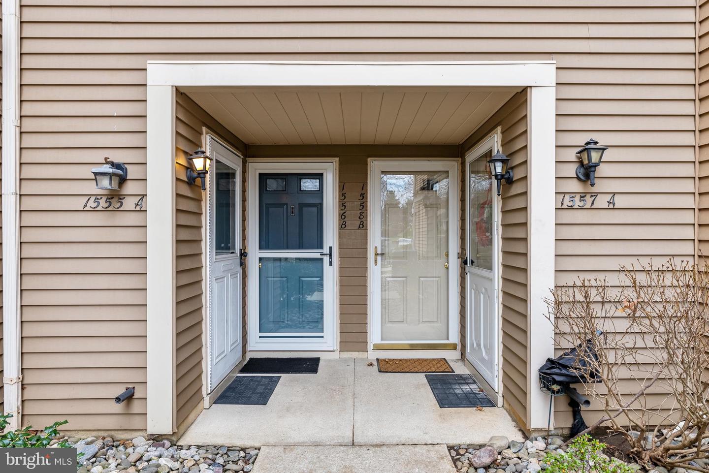 1558-B Thornwood Dr