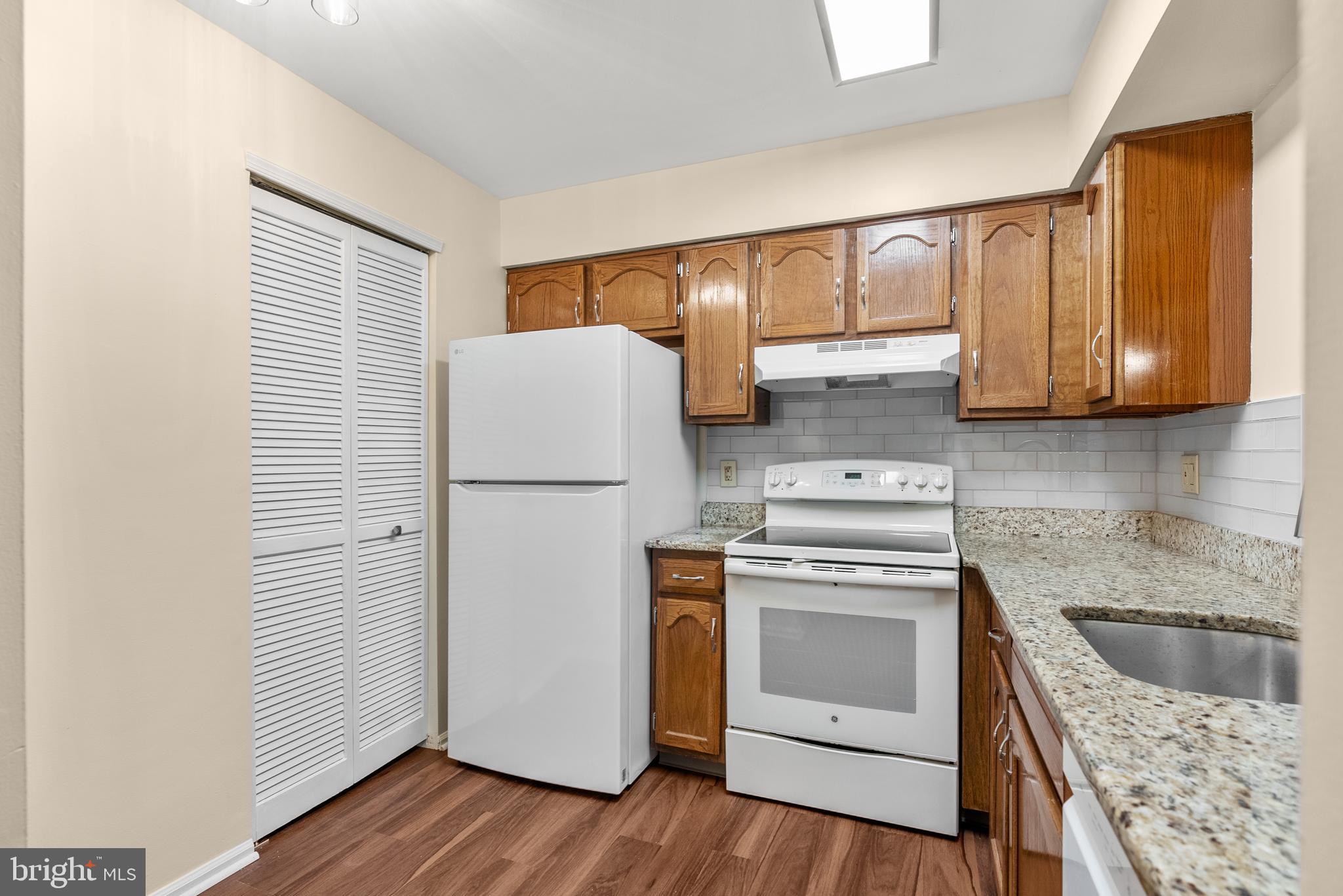 1558-B Thornwood Dr