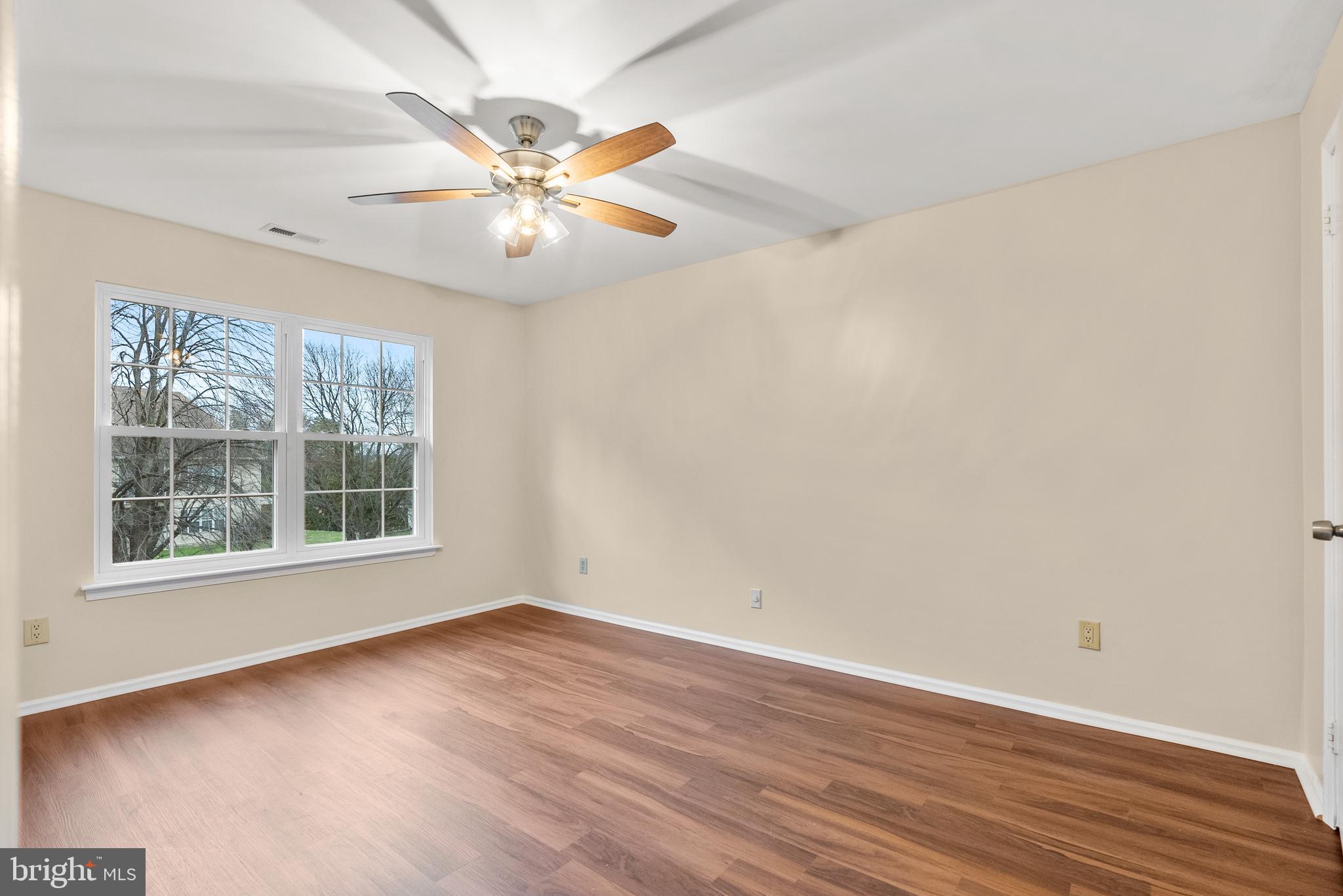 1558-B Thornwood Dr