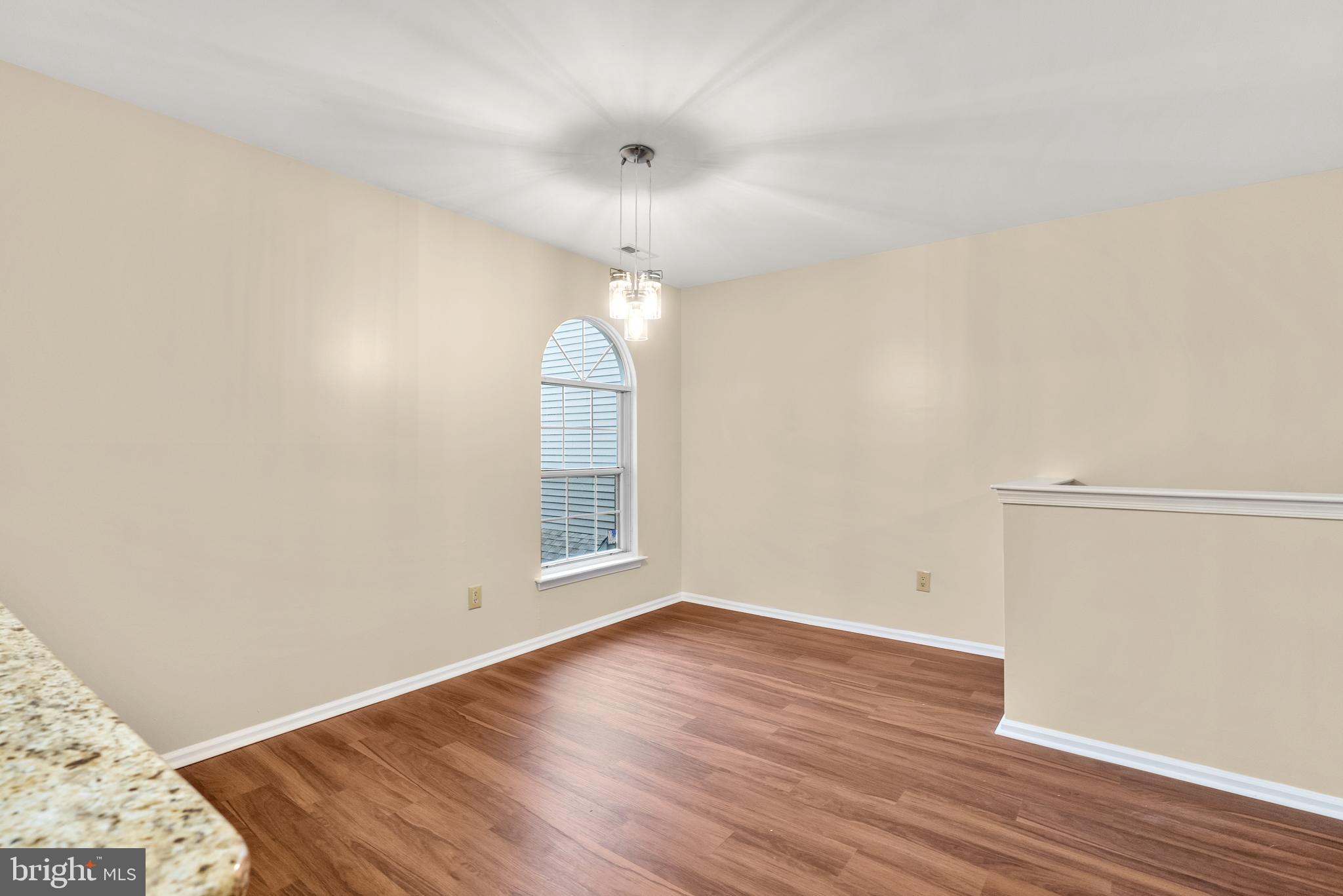 1558-B Thornwood Dr
