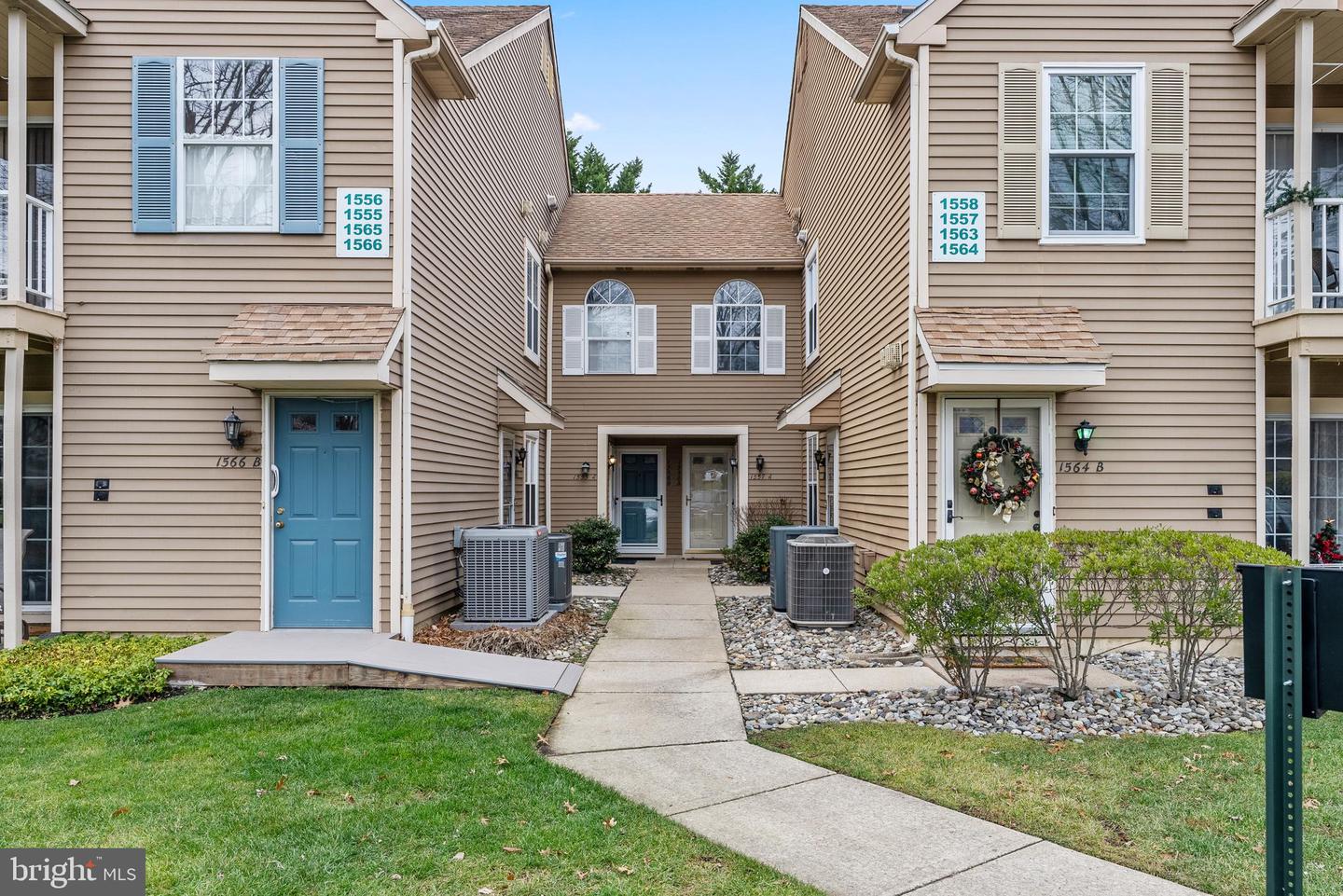 1558-B Thornwood Dr