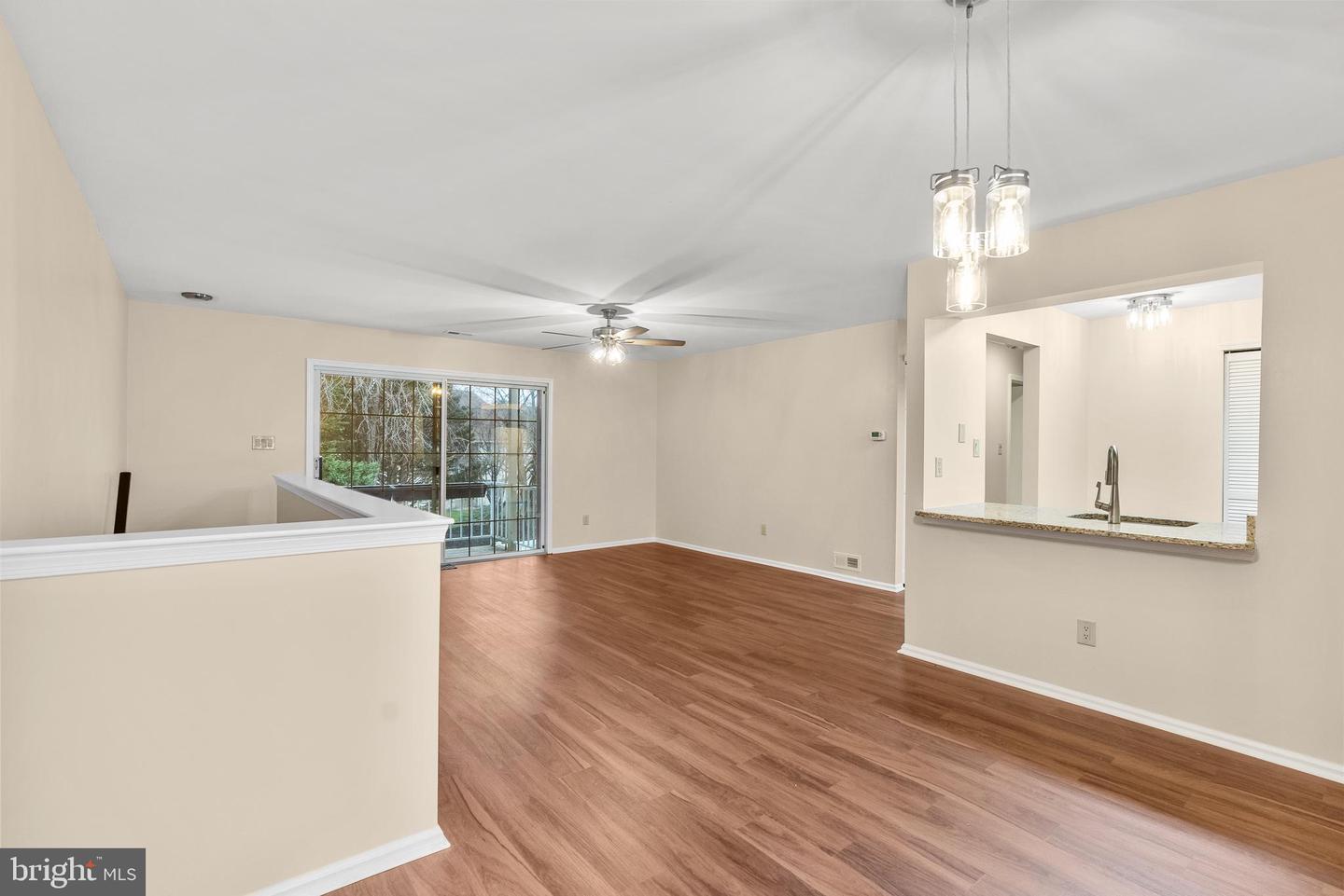 1558-B Thornwood Dr