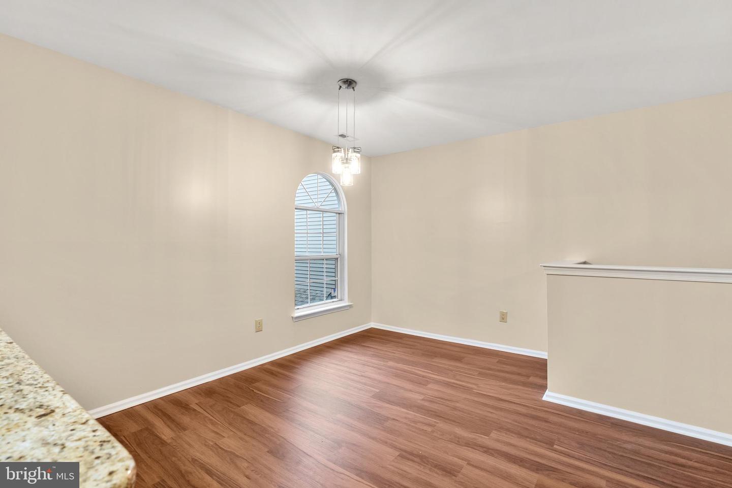 1558-B Thornwood Dr