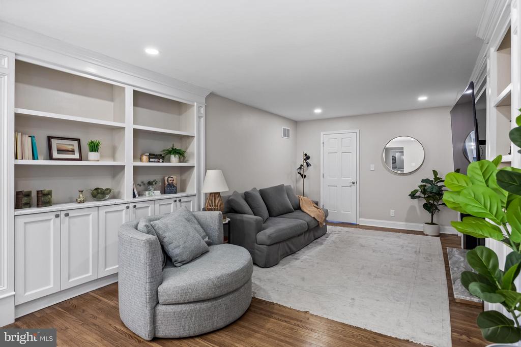 1405 GEORGIAN DRIVE