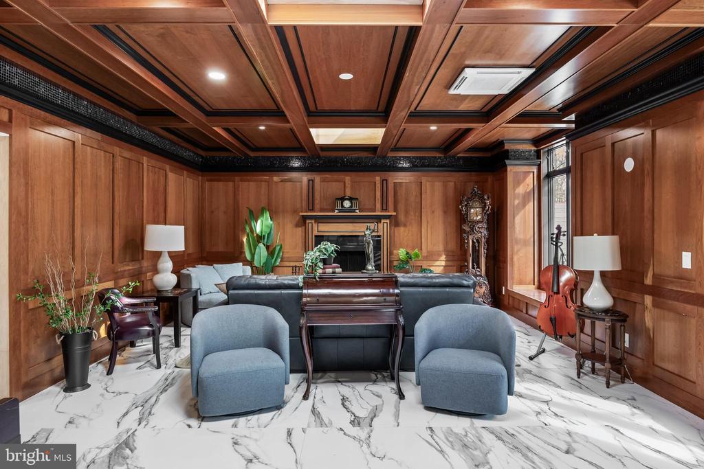1405 GEORGIAN DRIVE