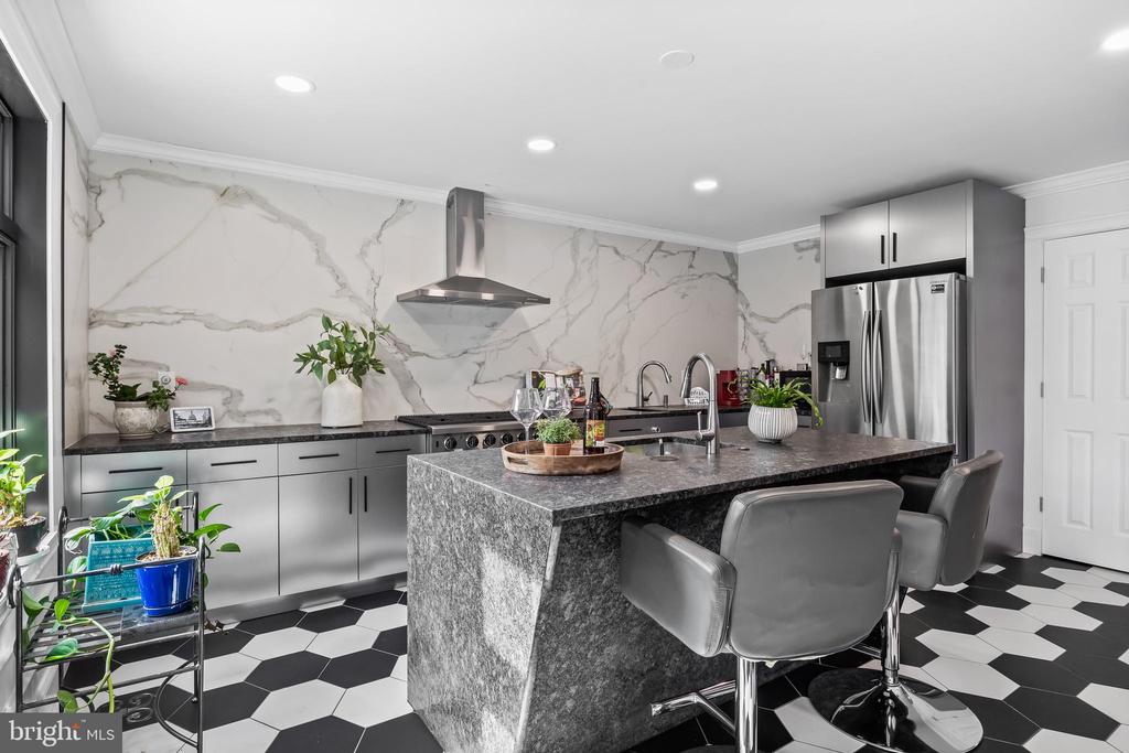 1405 GEORGIAN DRIVE