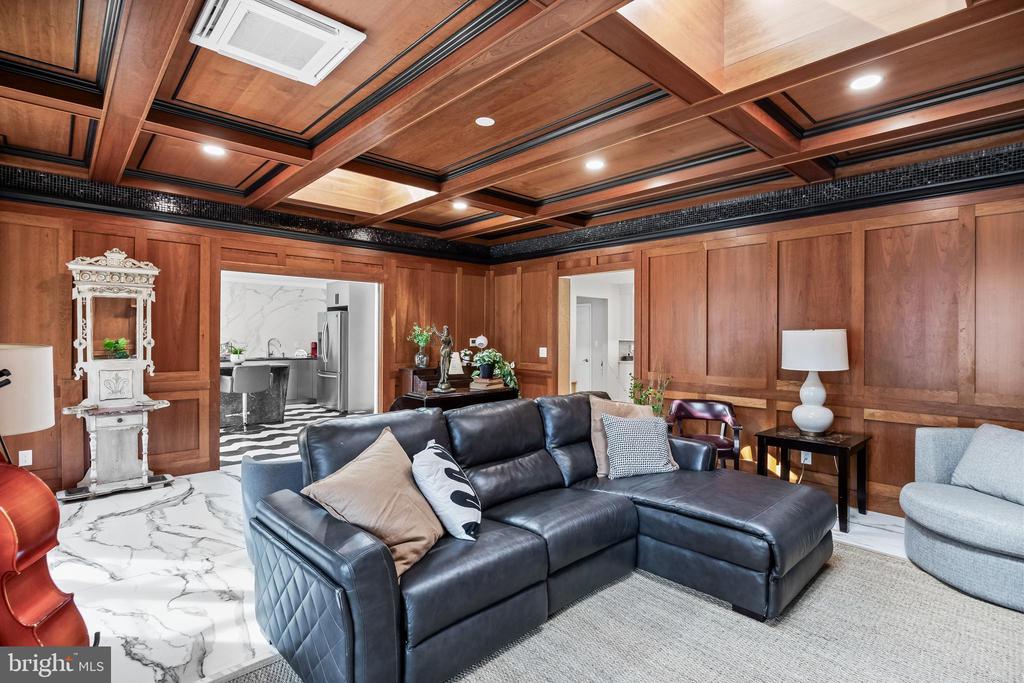 1405 GEORGIAN DRIVE