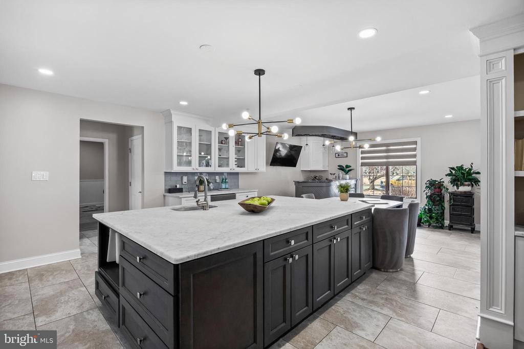 1405 GEORGIAN DRIVE