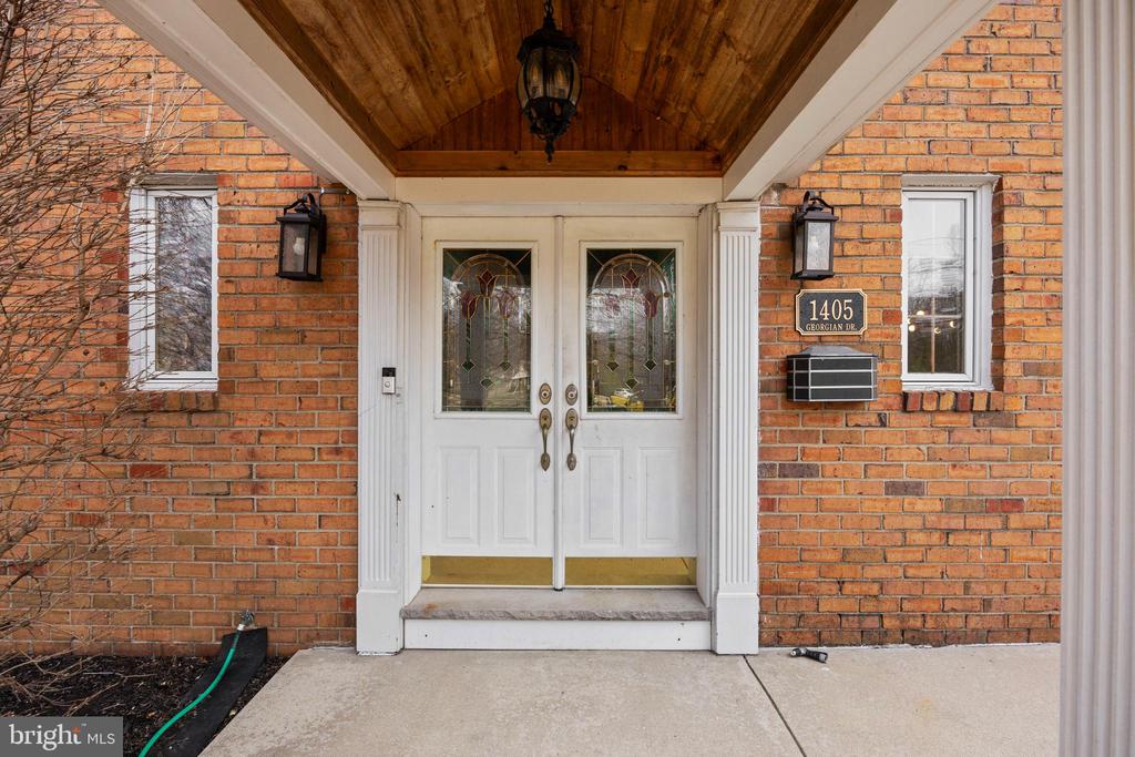 1405 GEORGIAN DRIVE