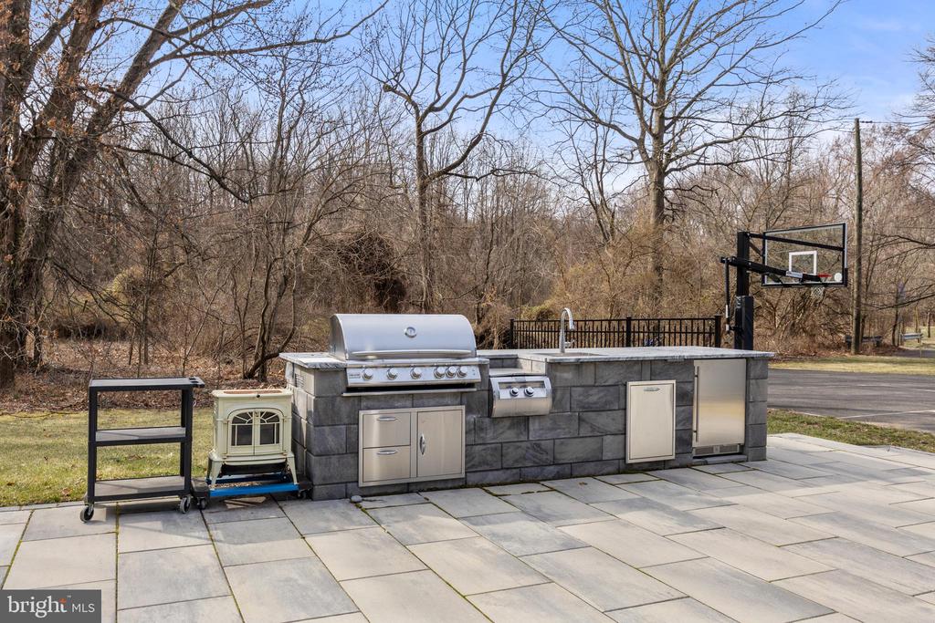 1405 GEORGIAN DRIVE