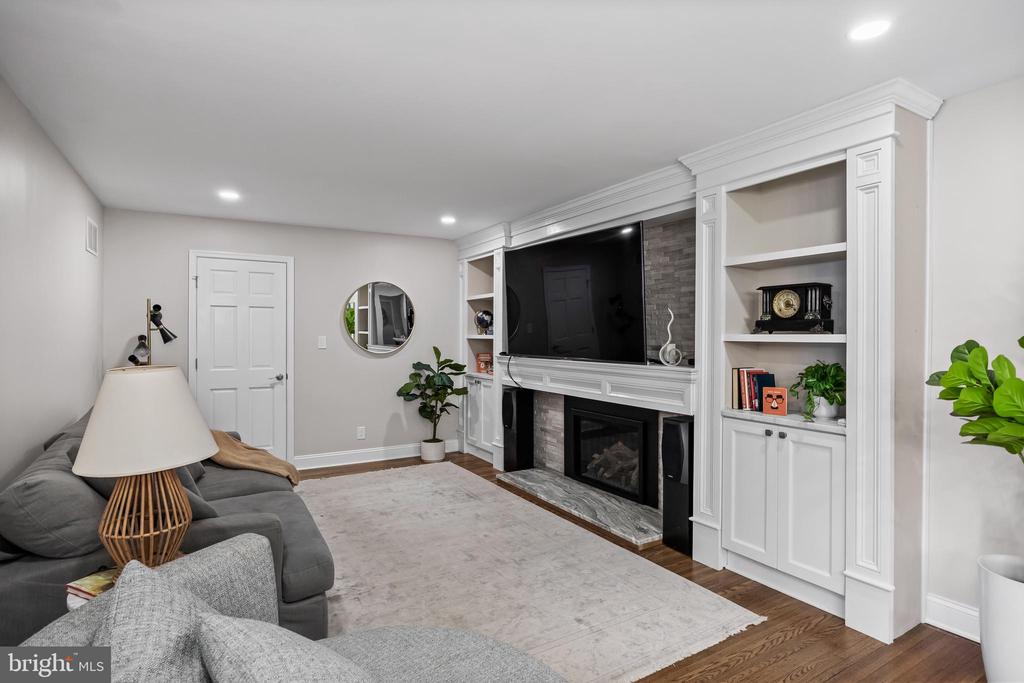 1405 GEORGIAN DRIVE