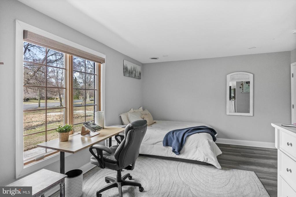 1405 GEORGIAN DRIVE