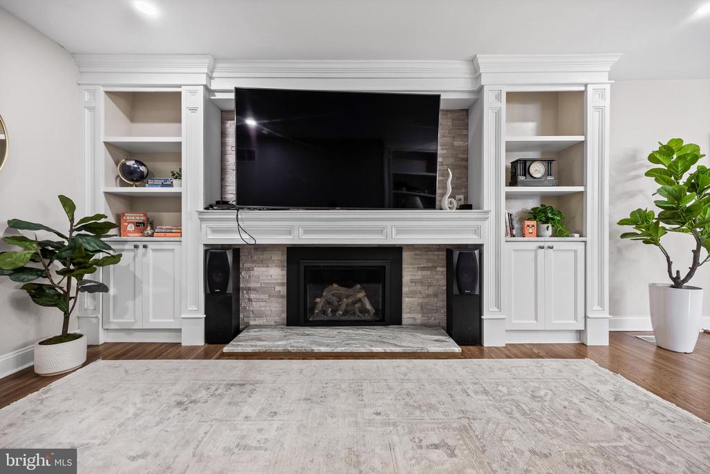 1405 GEORGIAN DRIVE