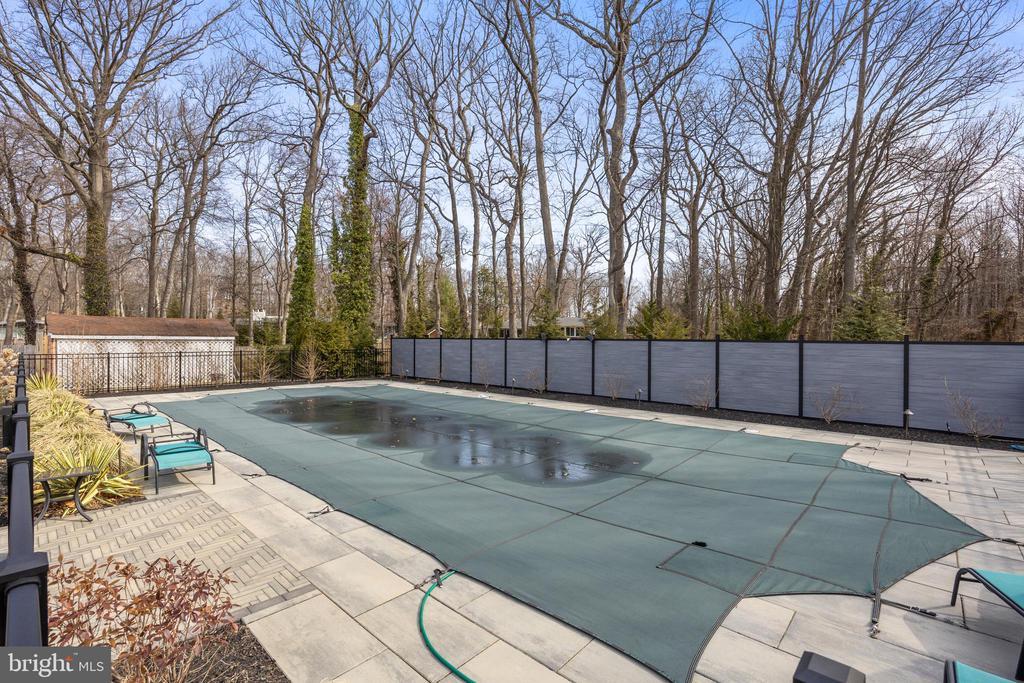 1405 GEORGIAN DRIVE