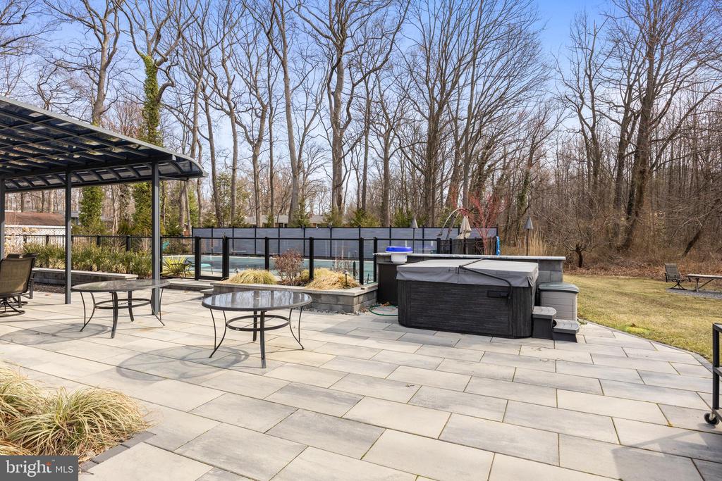 1405 GEORGIAN DRIVE