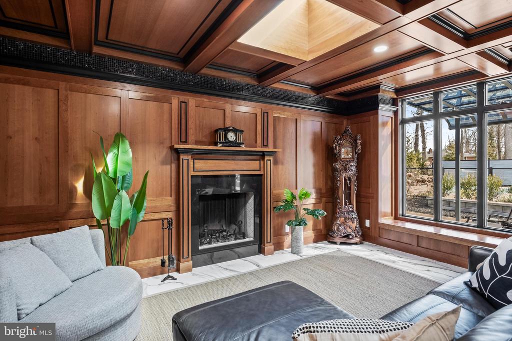 1405 GEORGIAN DRIVE