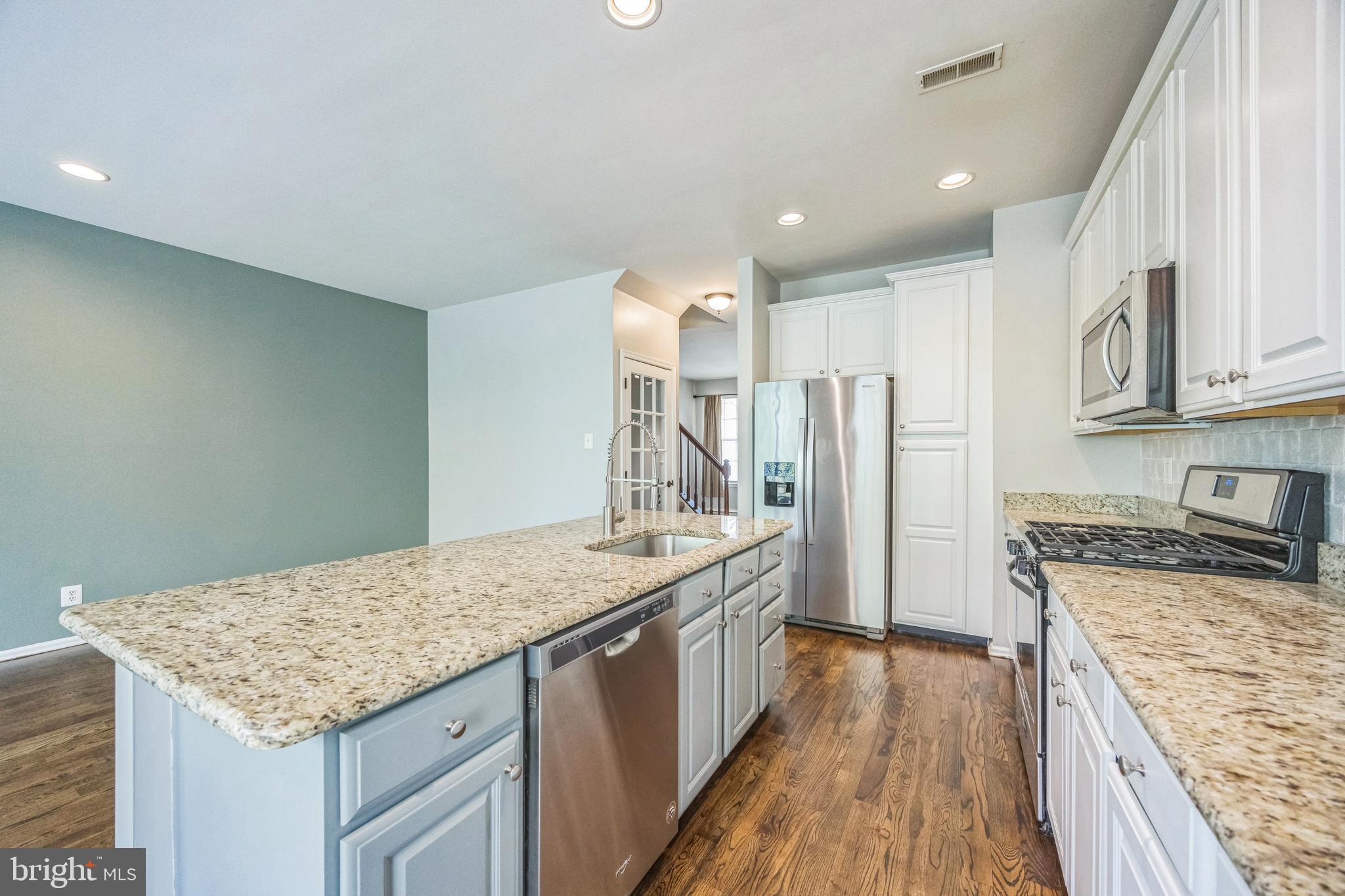 46 STERN LIGHT DRIVE