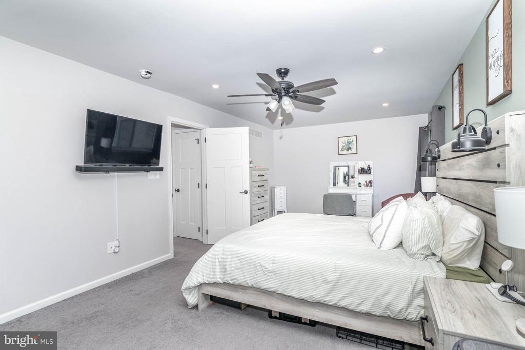 45 VIBURNUM LN